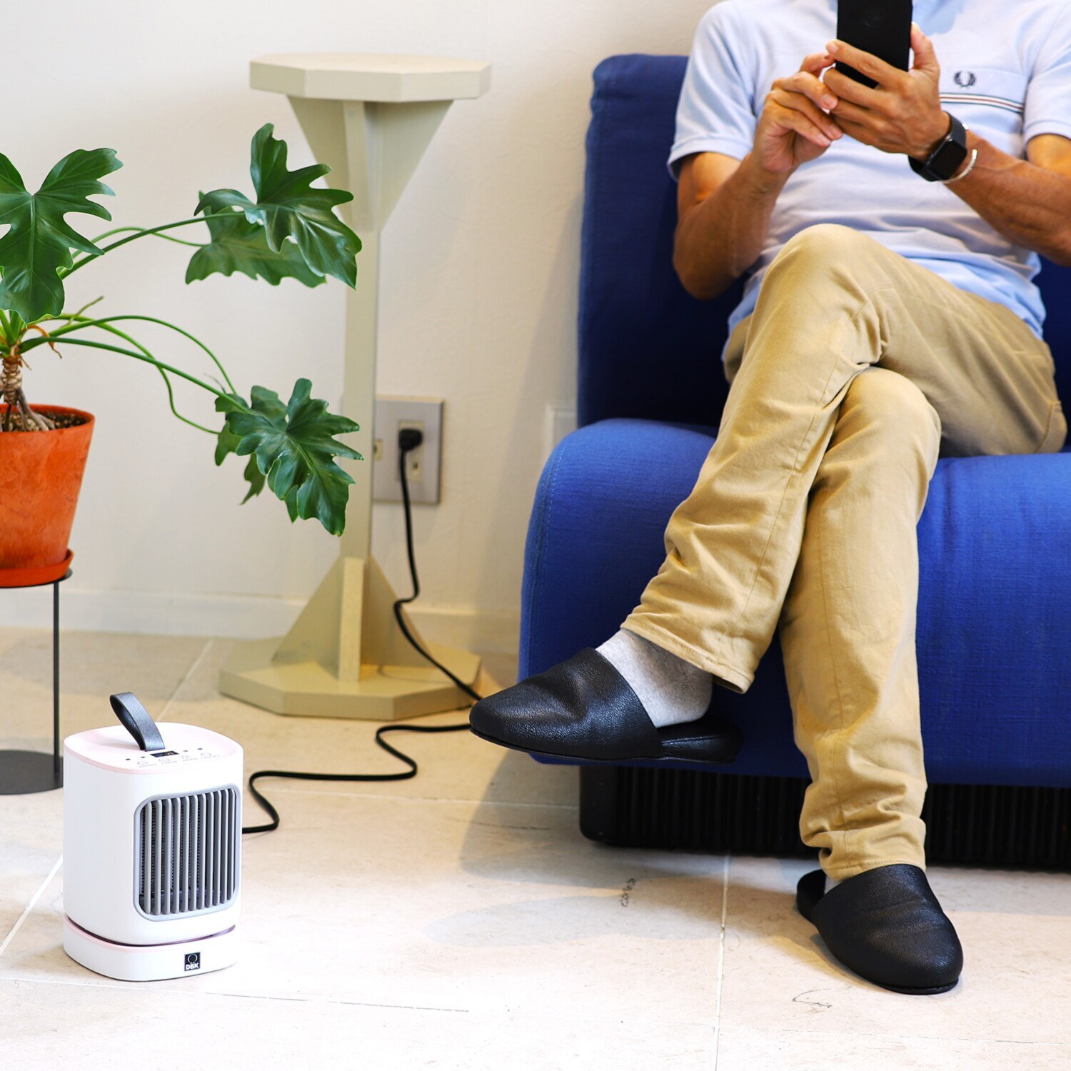 ＤＢＫ 軽量コンパクトで 持ち運びらくらく 首振り機能搭載 セラミックファンヒーター ＤＣＷ６００