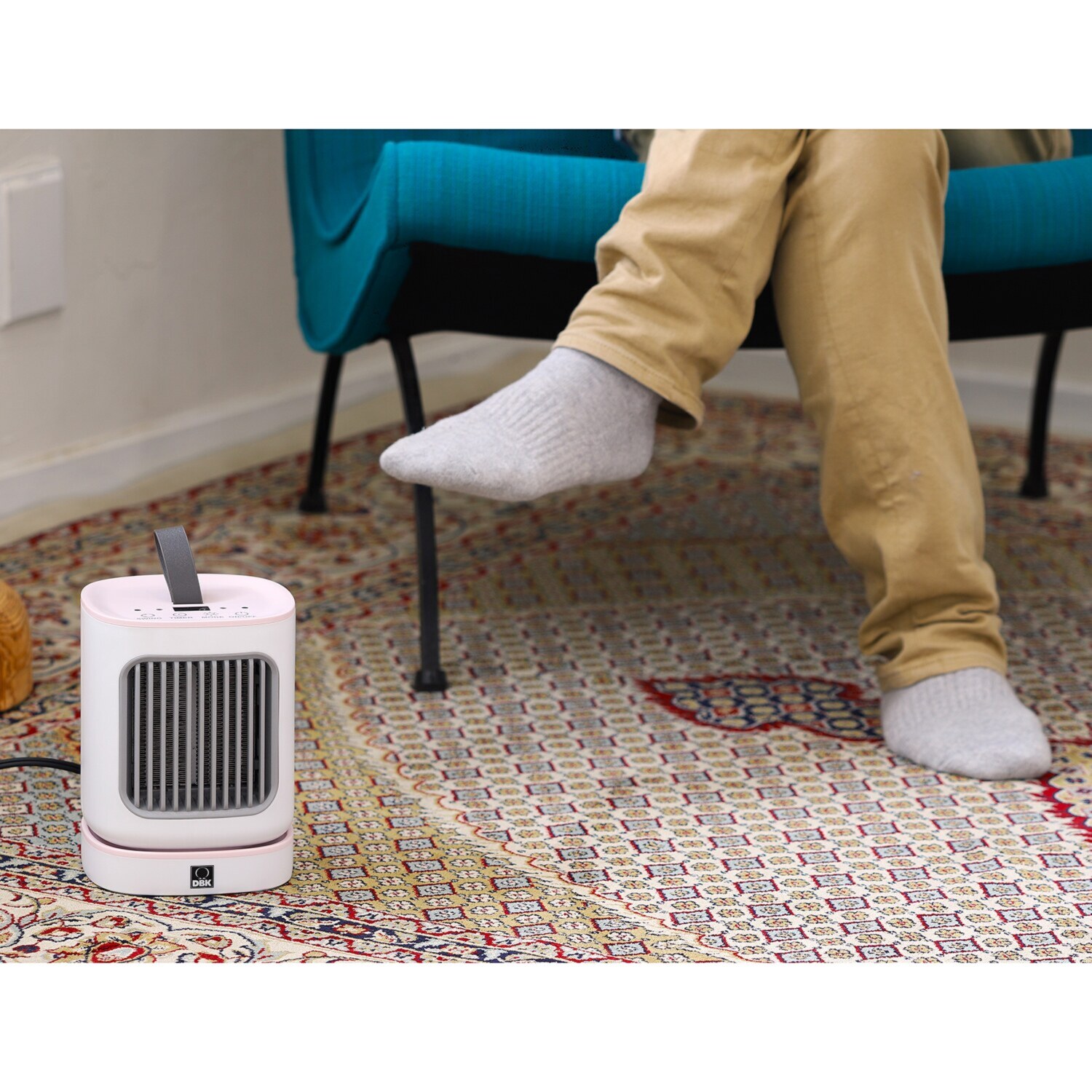 ＤＢＫ 軽量コンパクトで 持ち運びらくらく 首振り機能搭載 セラミックファンヒーター ＤＣＷ６００