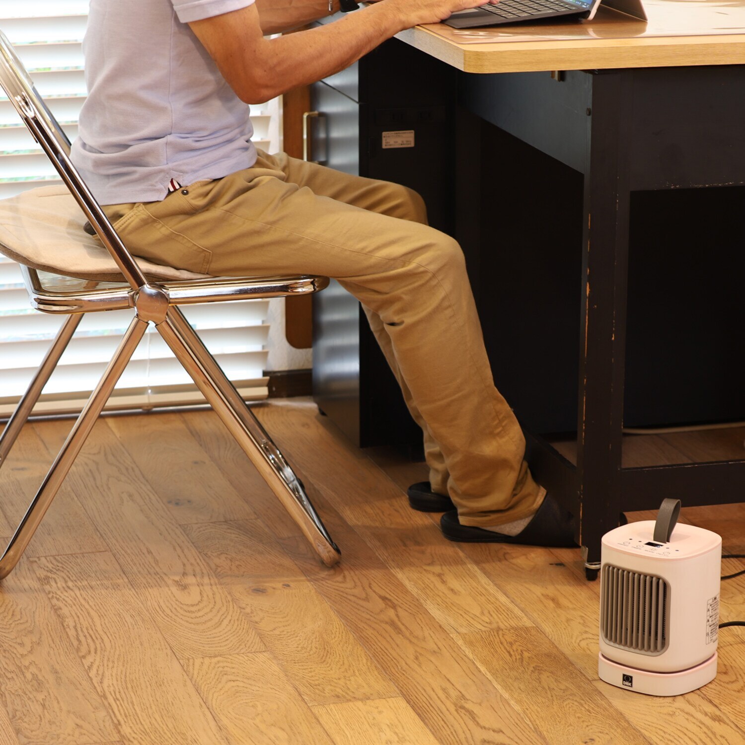 ＤＢＫ 軽量コンパクトで 持ち運びらくらく 首振り機能搭載 セラミックファンヒーター ＤＣＷ６００