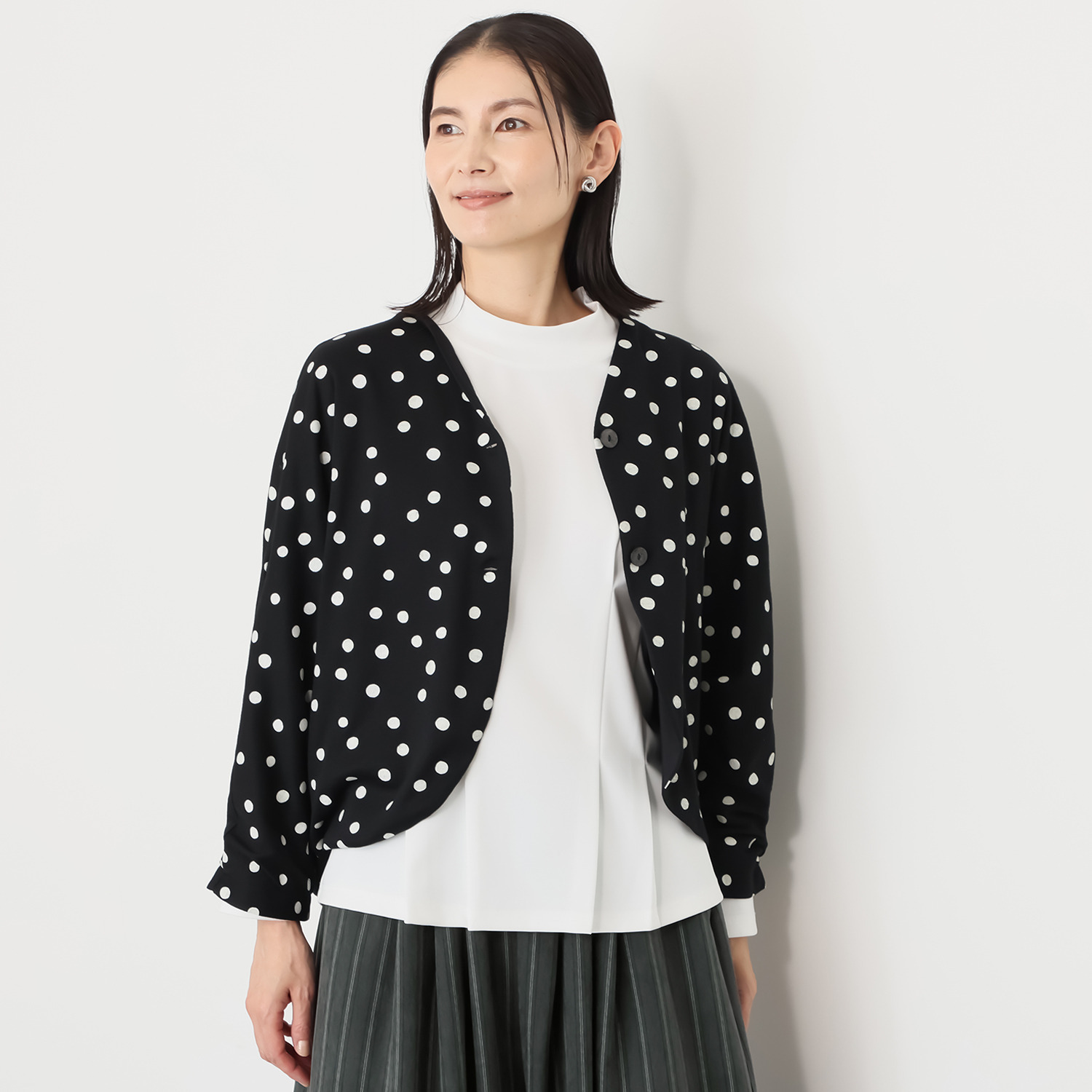ベルポニー ドットプリント入り ストレッチジャージー使用 リラックスシルエット デザインカーディガン