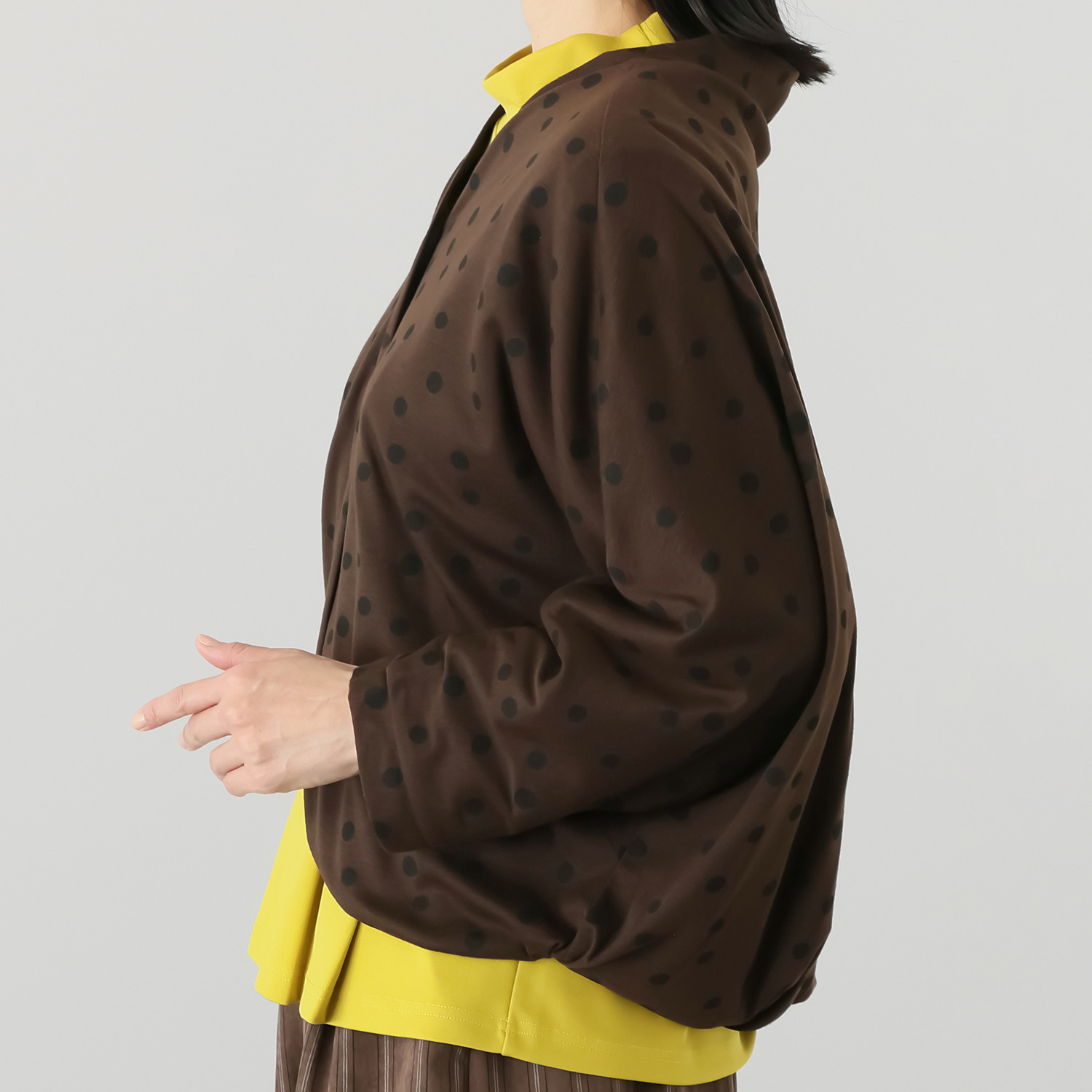 ベルポニー ドットプリント入り ストレッチジャージー使用 リラックスシルエット デザインカーディガン