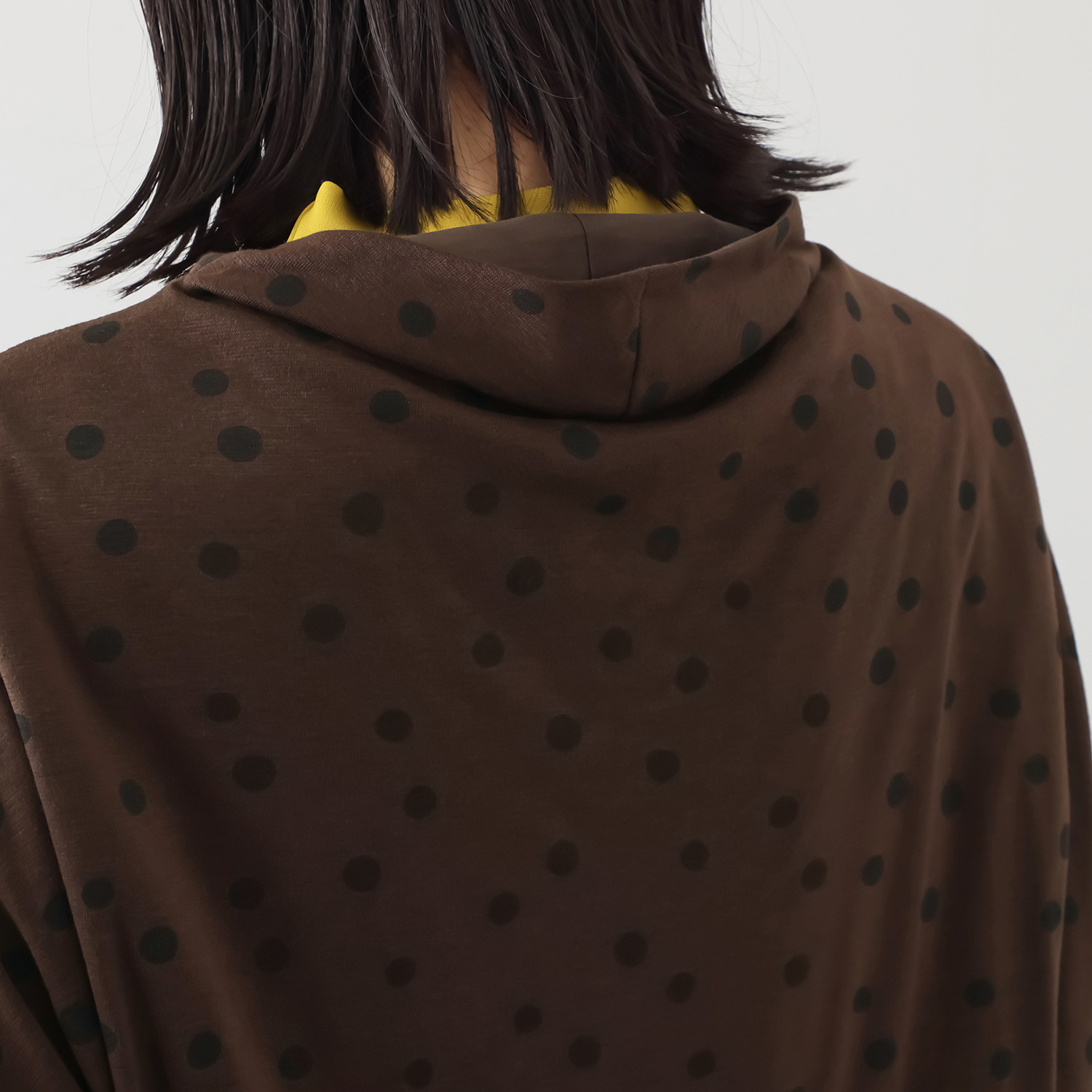 ベルポニー ドットプリント入り ストレッチジャージー使用 リラックスシルエット デザインカーディガン