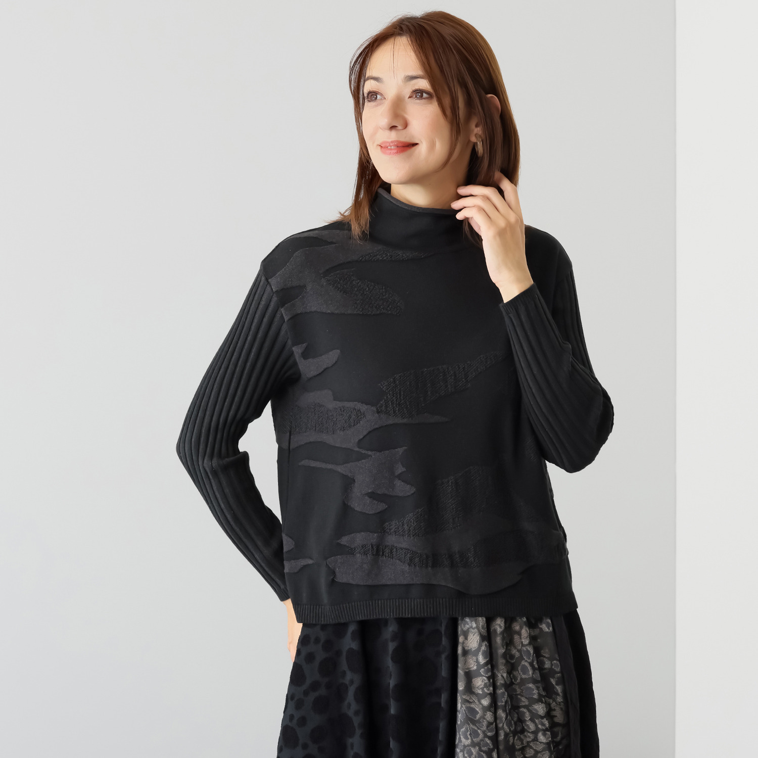 ヨシヨシ バイ　ピージェイ オリジナルジャガード編 ボックスシルエット ハイネックプルオーバー