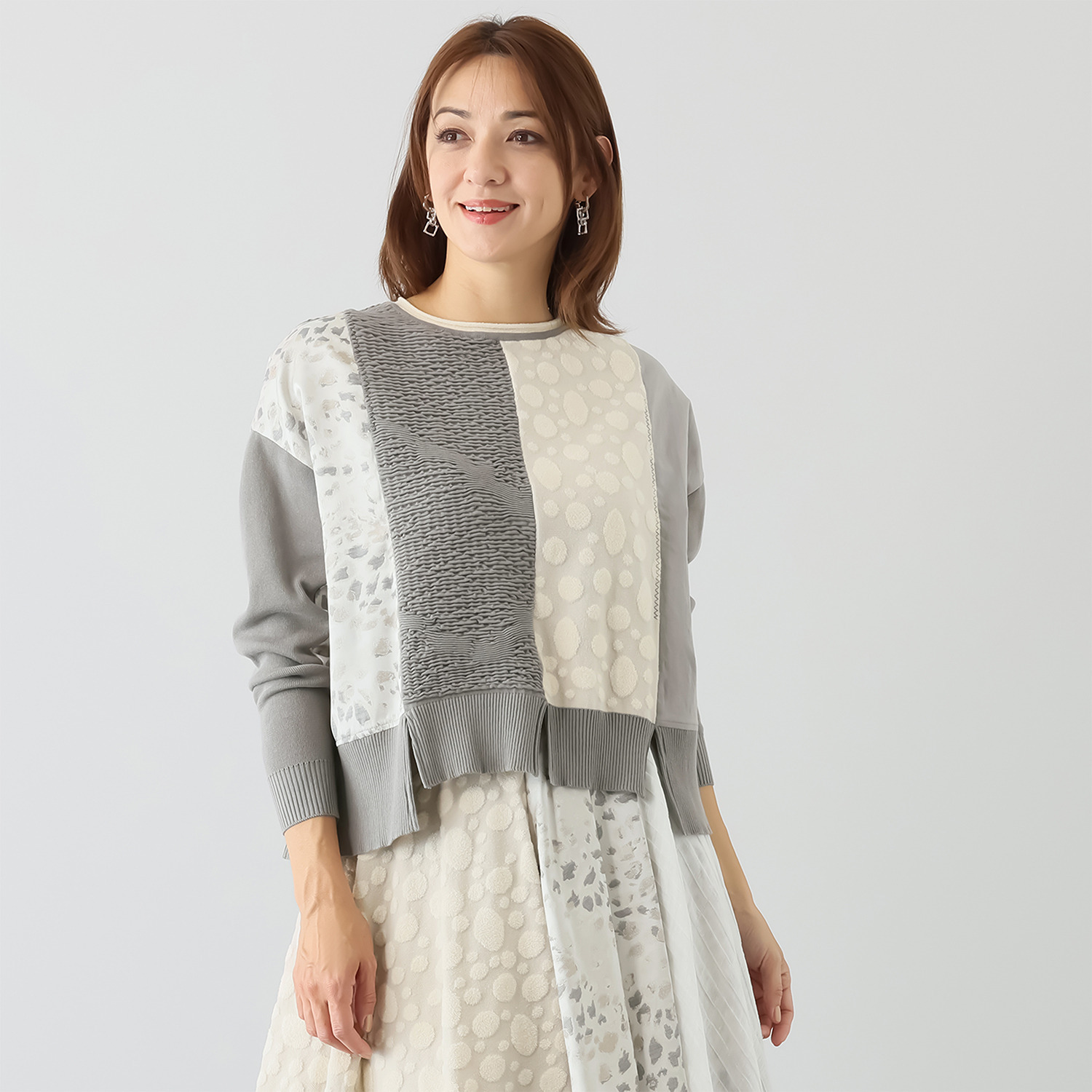 ヨシヨシ バイ　ピージェイ 異素材切替 リラックスシルエット デザインプルオーバー