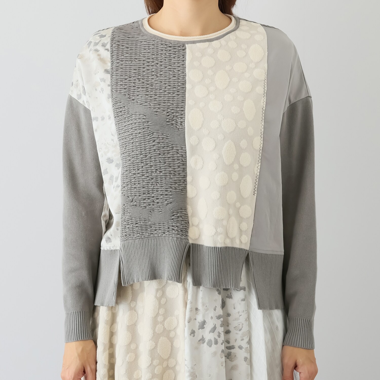 ヨシヨシ バイ　ピージェイ 異素材切替 リラックスシルエット デザインプルオーバー