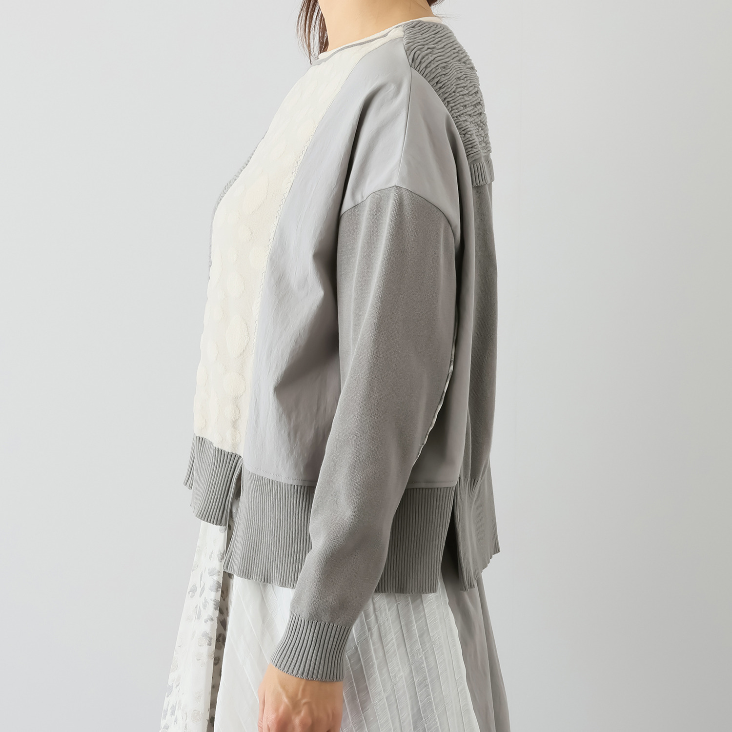 ヨシヨシ バイ　ピージェイ 異素材切替 リラックスシルエット デザインプルオーバー