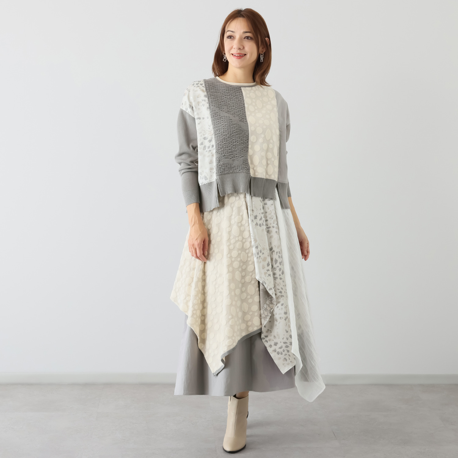 ヨシヨシ バイ　ピージェイ 異素材切替 リラックスシルエット デザインプルオーバー