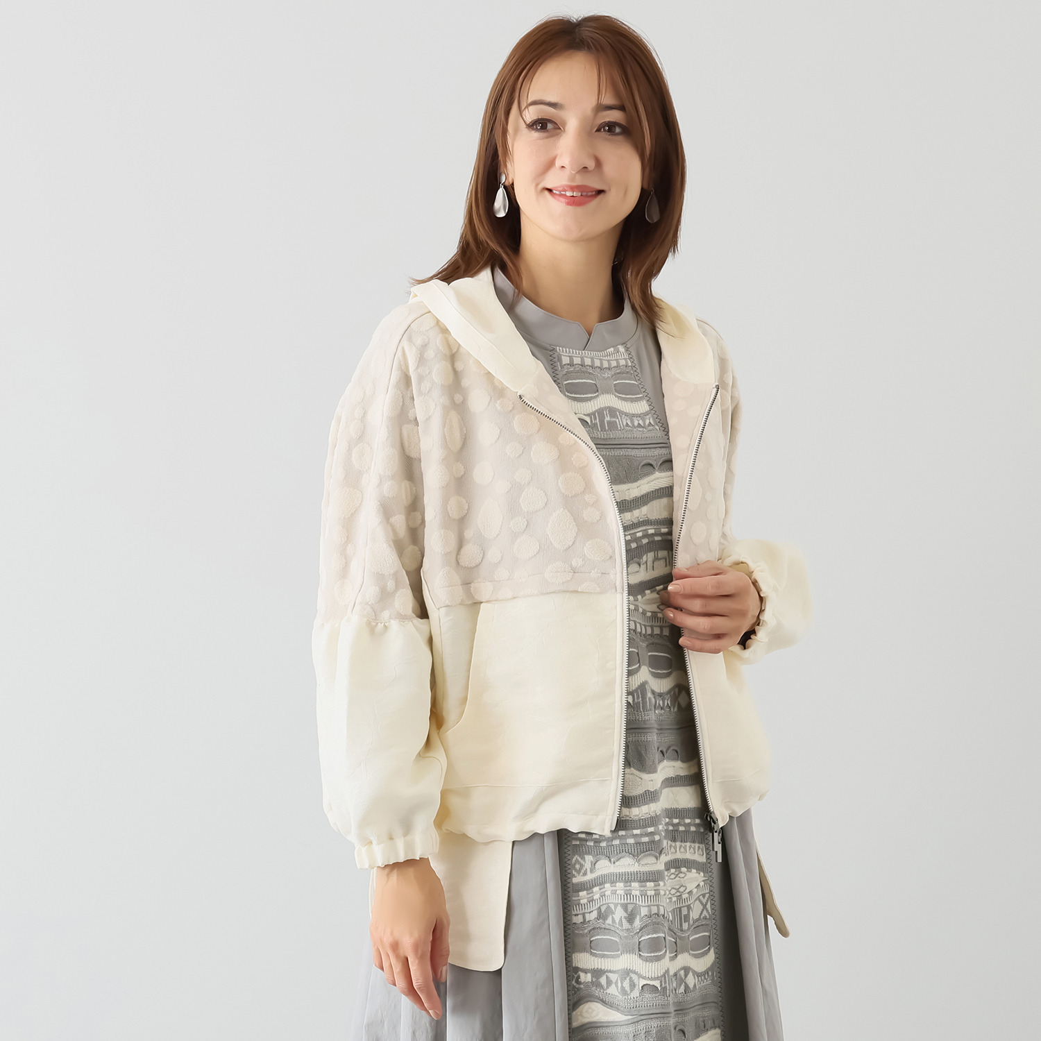 ヨシヨシ バイ　ピージェイ 異素材切替 リラックスシルエット デザインフード付 ジップアップジャケット