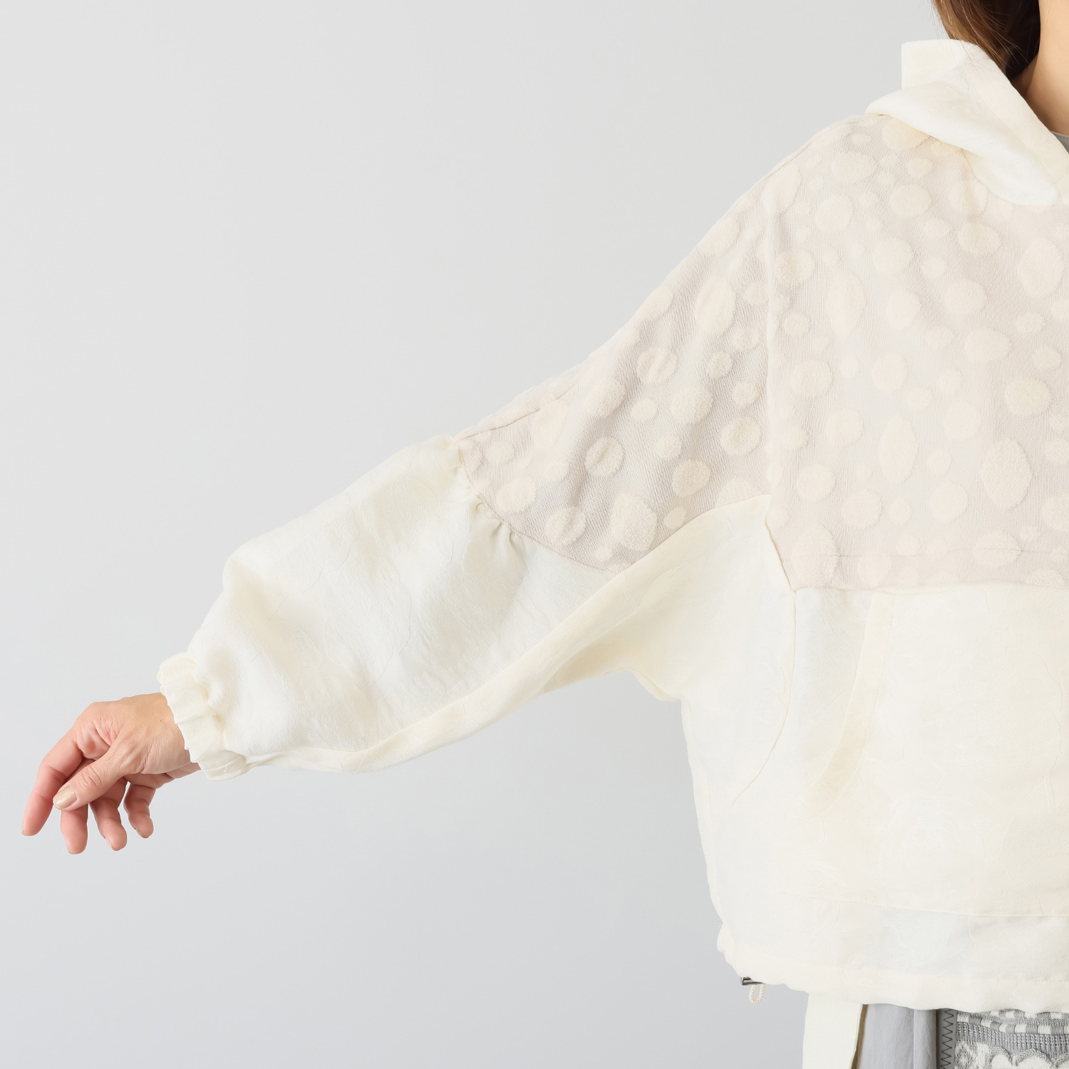 ヨシヨシ バイ　ピージェイ 異素材切替 リラックスシルエット デザインフード付 ジップアップジャケット