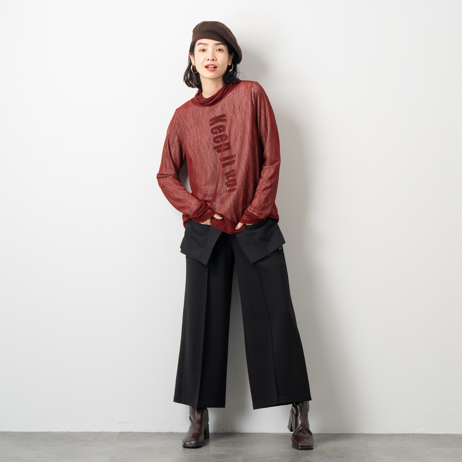 オン　ザ　エッジ 異素材エプロンが モードでＮＥＷ センタータックで脚長見え ワイドパンツ