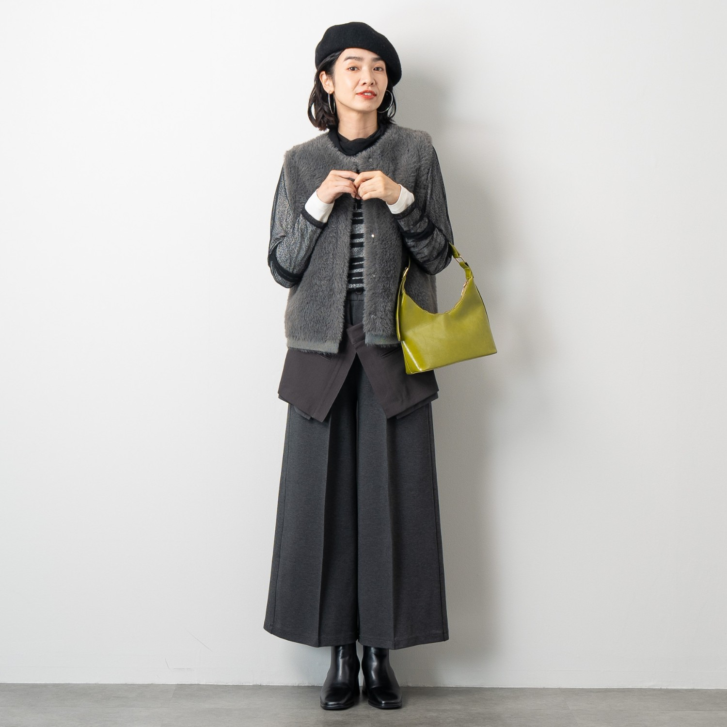 オン　ザ　エッジ 異素材エプロンが モードでＮＥＷ センタータックで脚長見え ワイドパンツ