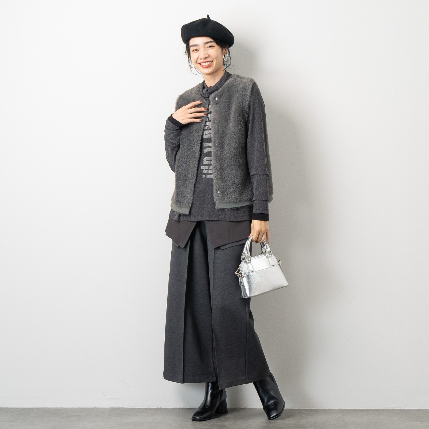 オン　ザ　エッジ 異素材エプロンが モードでＮＥＷ センタータックで脚長見え ワイドパンツ