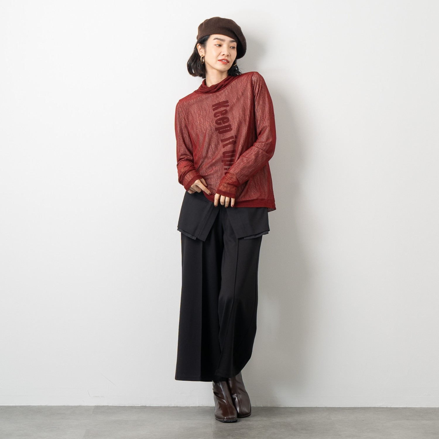 オン　ザ　エッジ メッシュレイヤード ロゴデザイン タートルネック プルオーバー