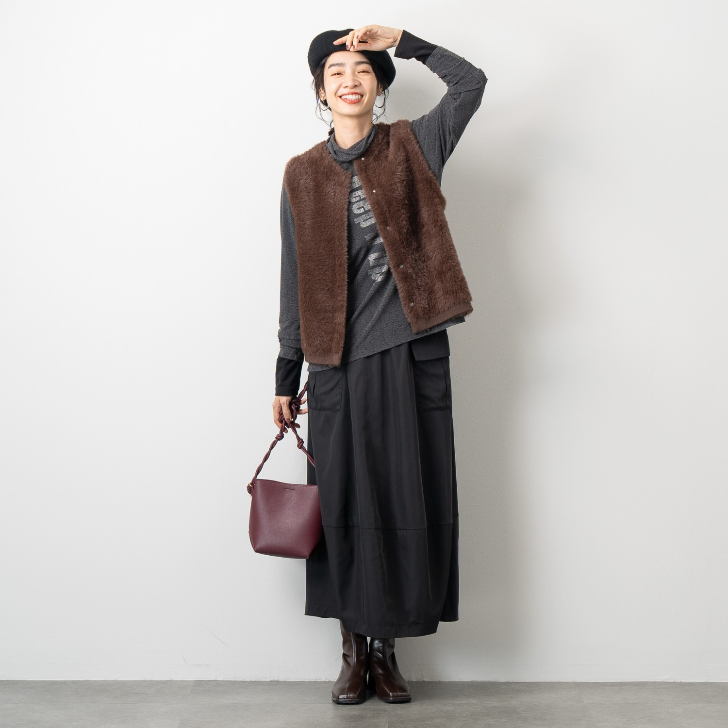 オン　ザ　エッジ メッシュレイヤード ロゴデザイン タートルネック プルオーバー