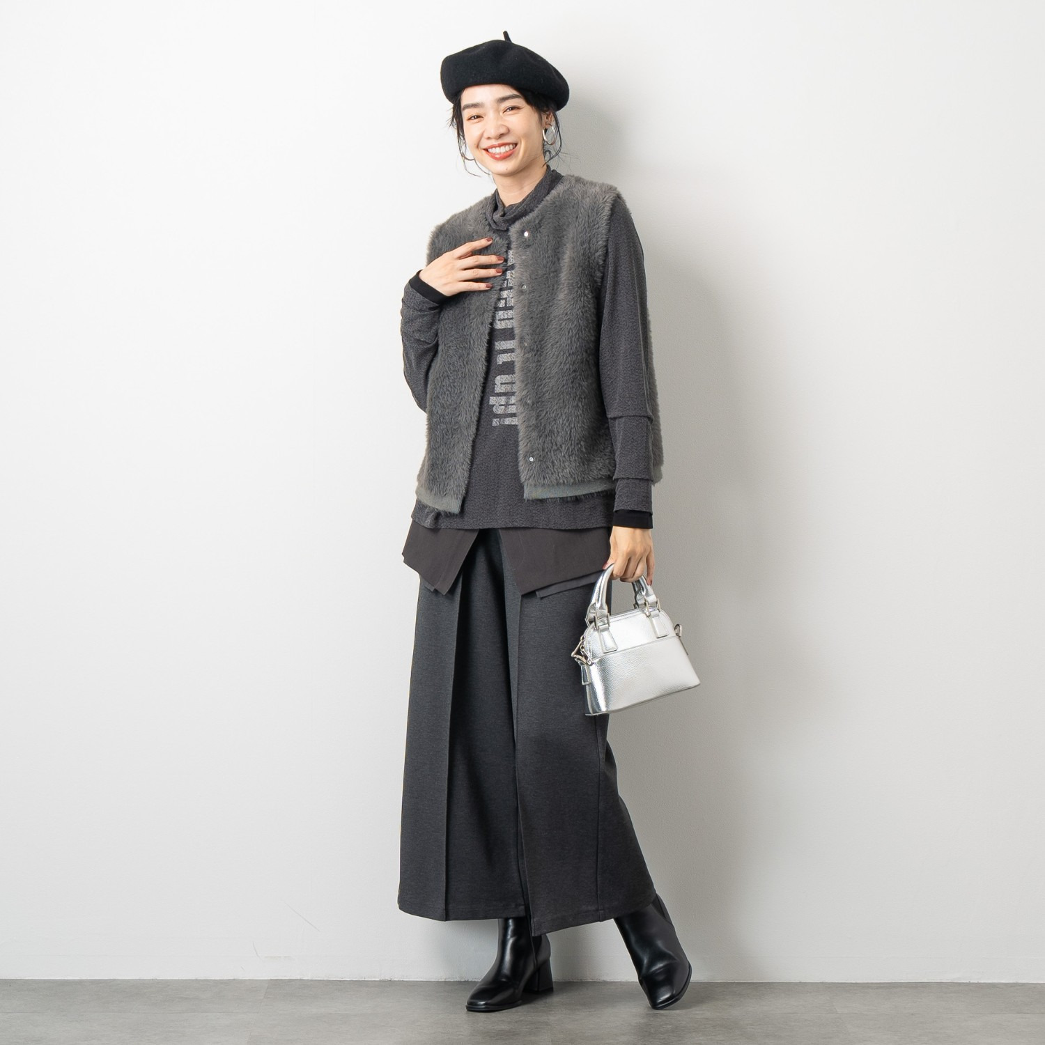 オン　ザ　エッジ メッシュレイヤード ロゴデザイン タートルネック プルオーバー