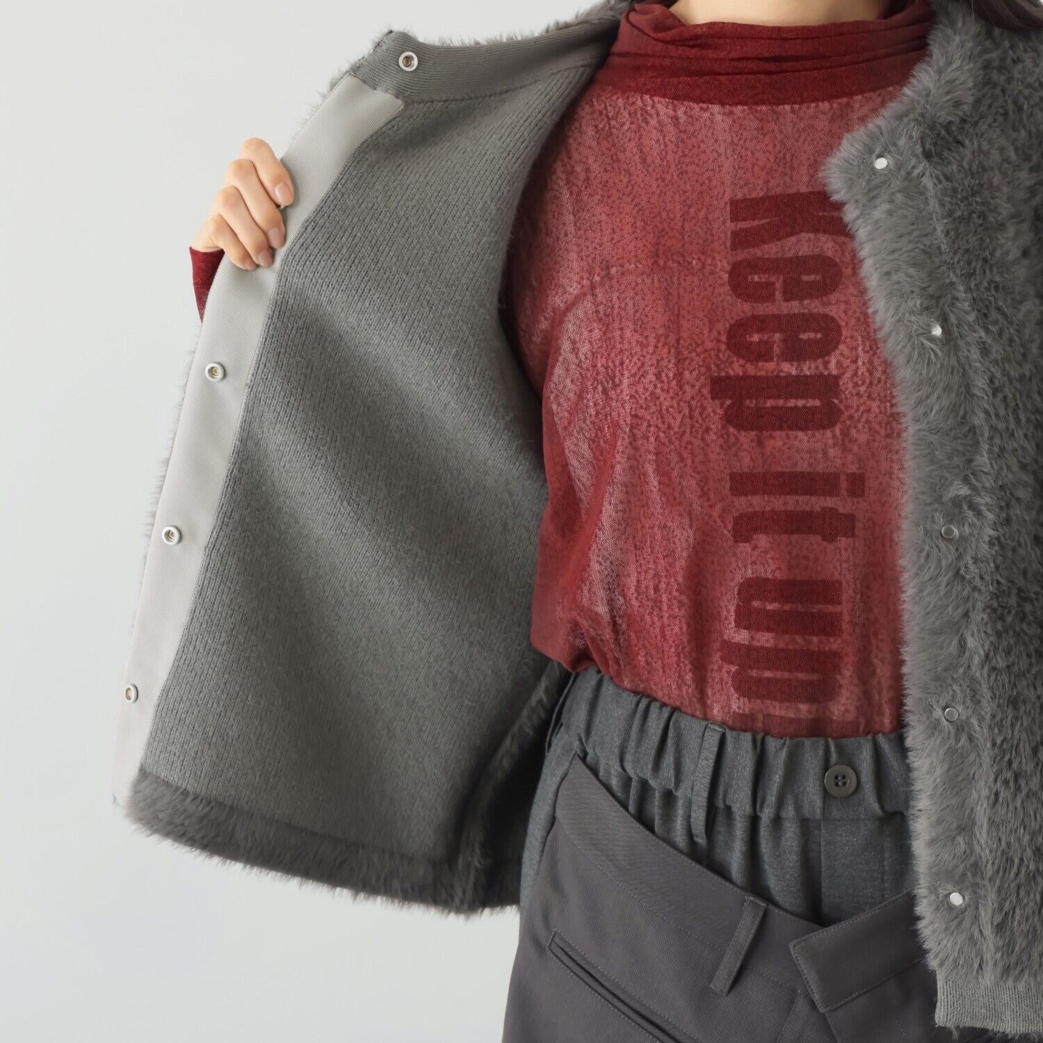 オン　ザ　エッジ 柔らかストレッチ ダブルフェイス クルーネック ニットベスト