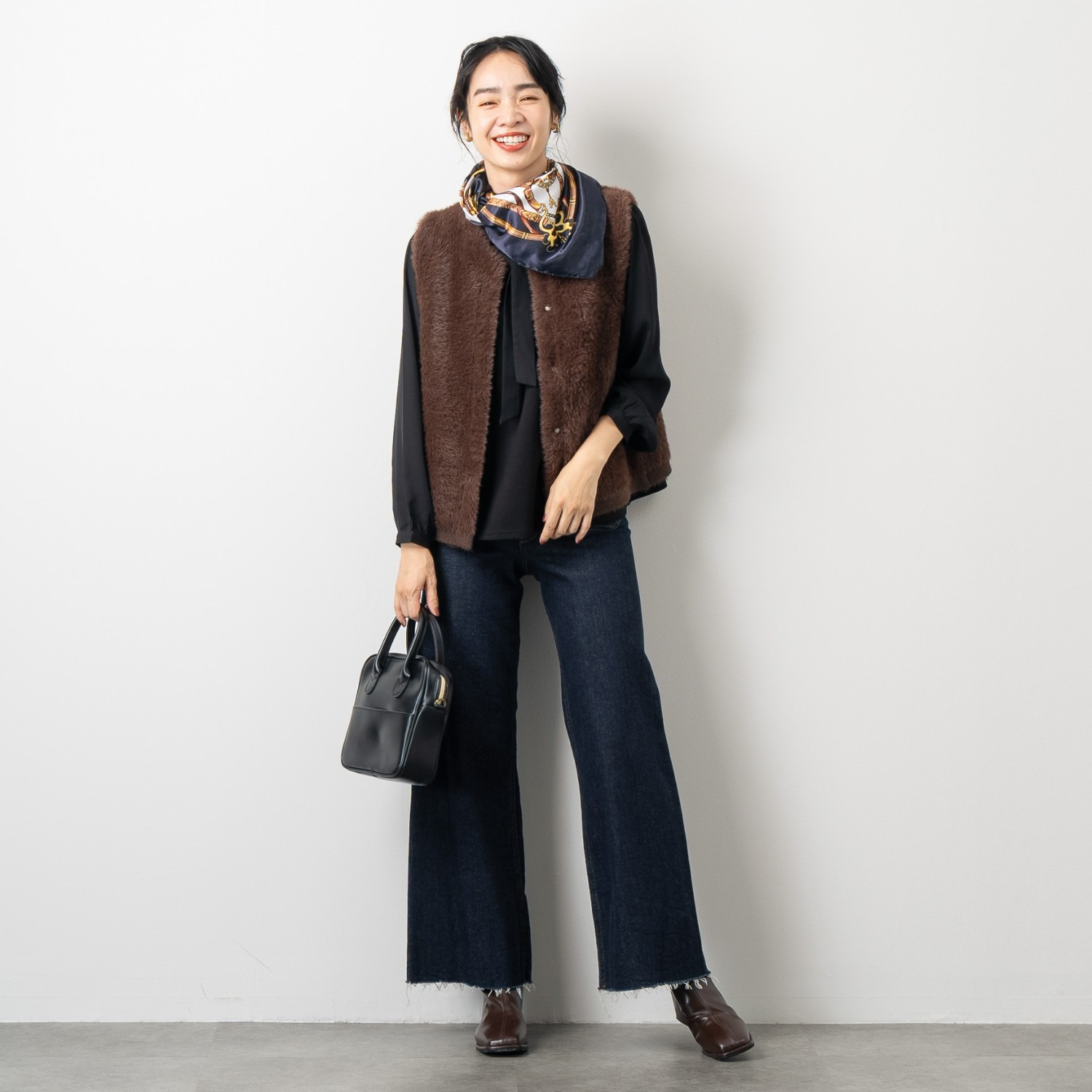 オン　ザ　エッジ 柔らかストレッチ ダブルフェイス クルーネック ニットベスト