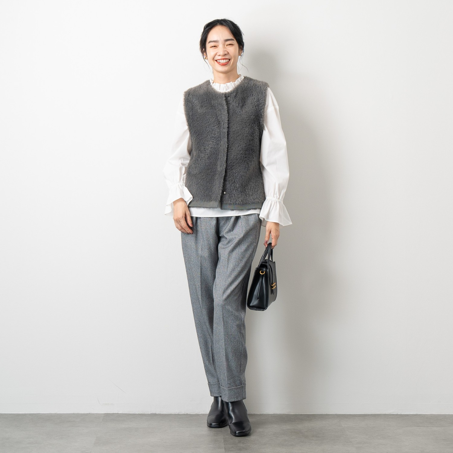 オン　ザ　エッジ 柔らかストレッチ ダブルフェイス クルーネック ニットベスト