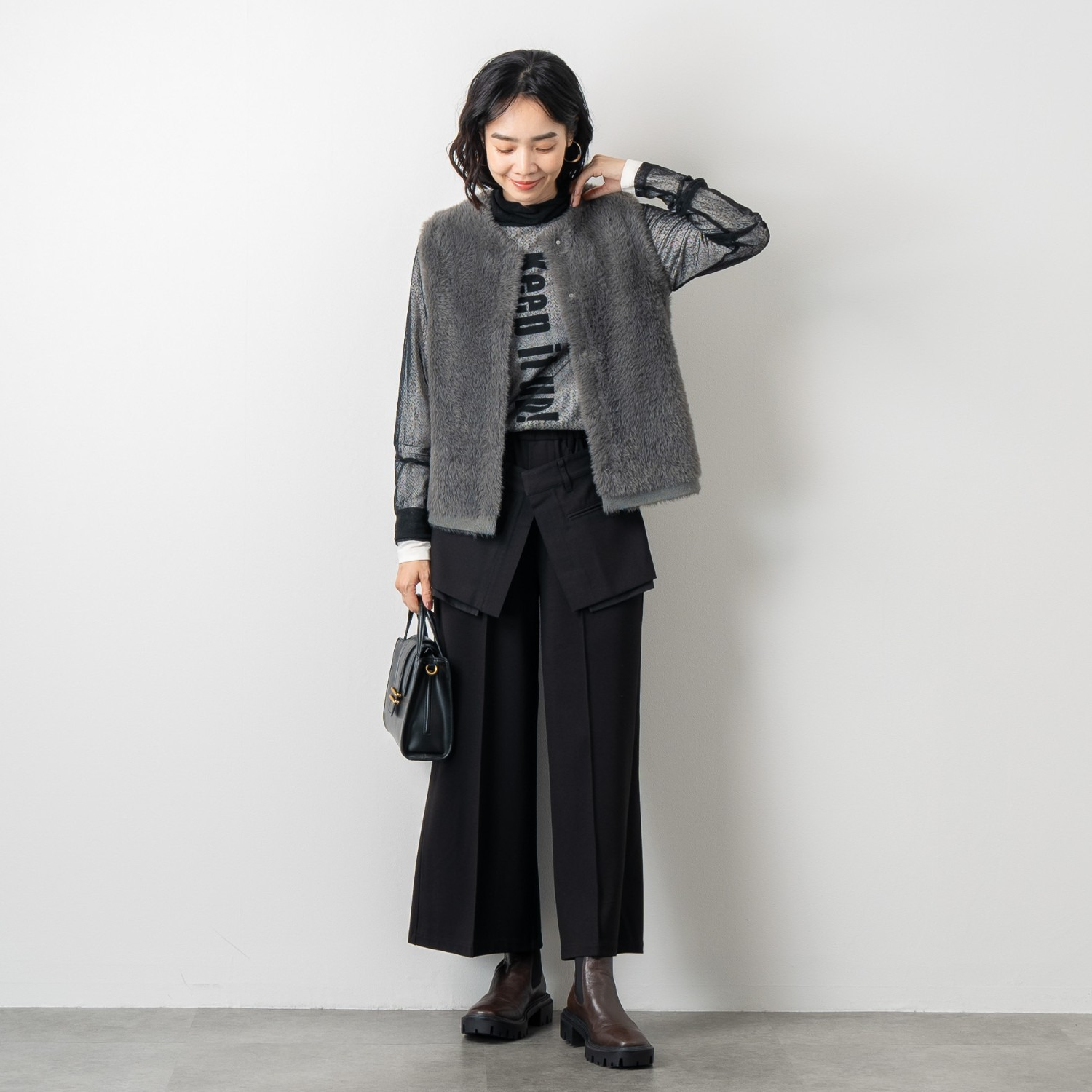 オン　ザ　エッジ 柔らかストレッチ ダブルフェイス クルーネック ニットベスト