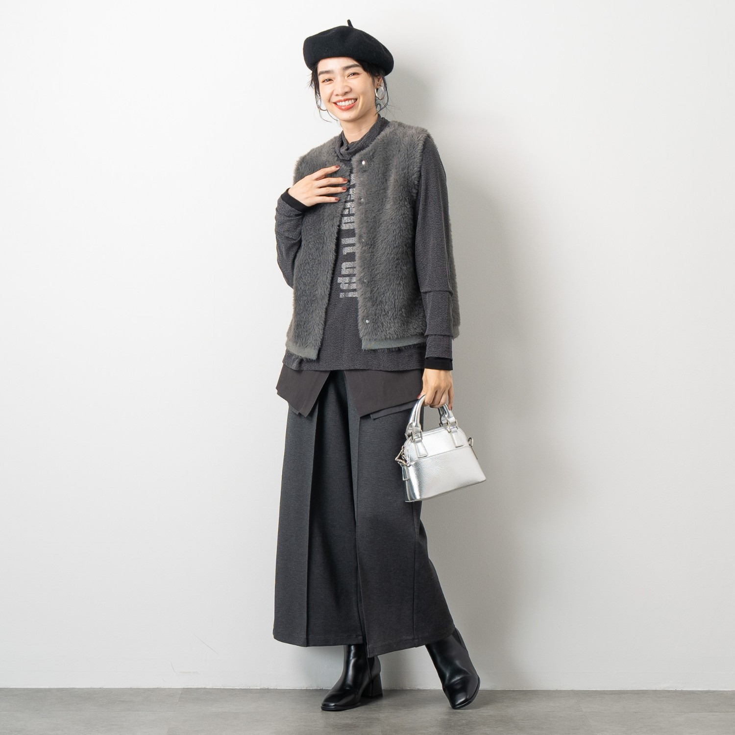 オン　ザ　エッジ 柔らかストレッチ ダブルフェイス クルーネック ニットベスト