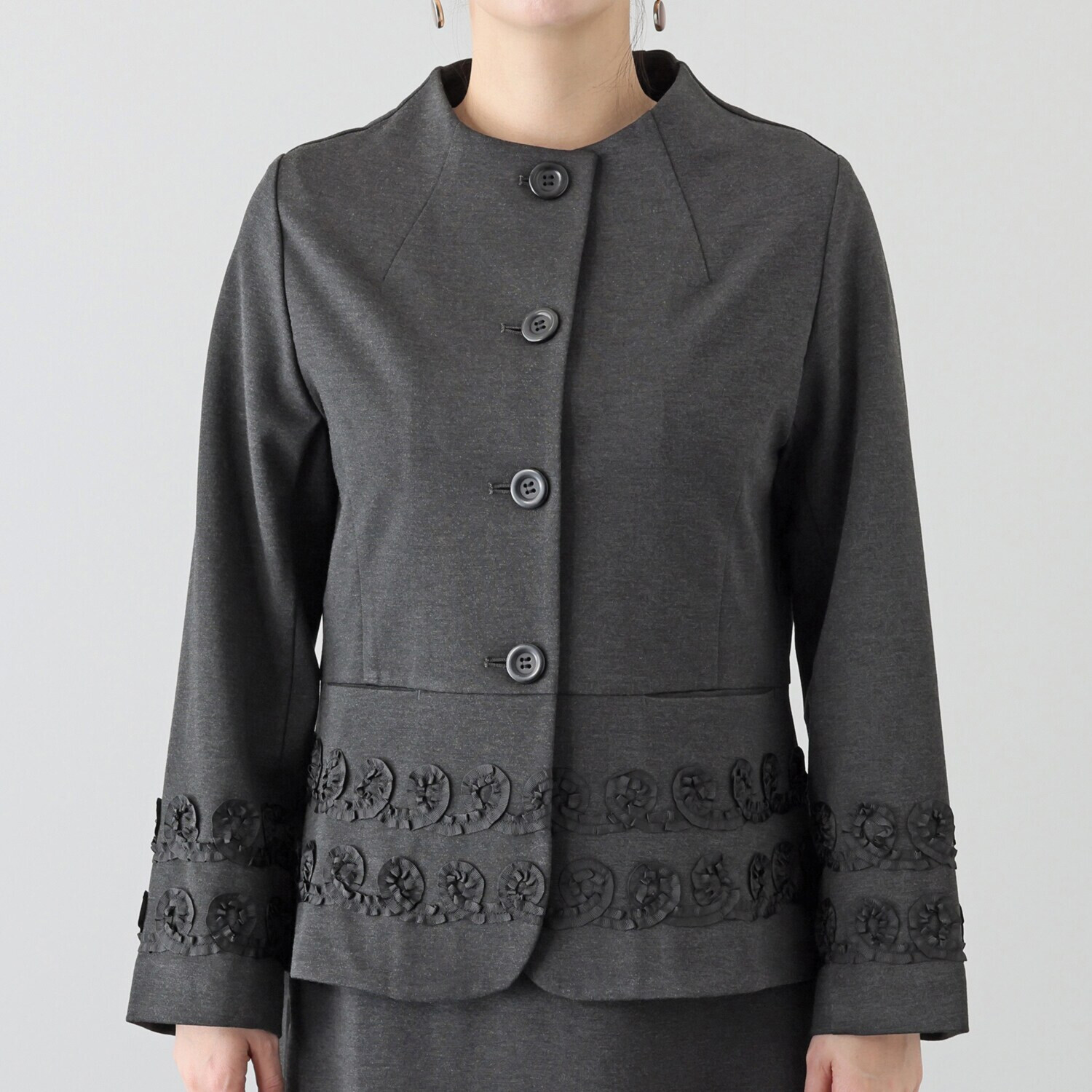 エムジェイアール　バイ マチコ　ジント　ロンドン リボン刺しゅうモティーフ ペプラム切替 ジャージージャケット