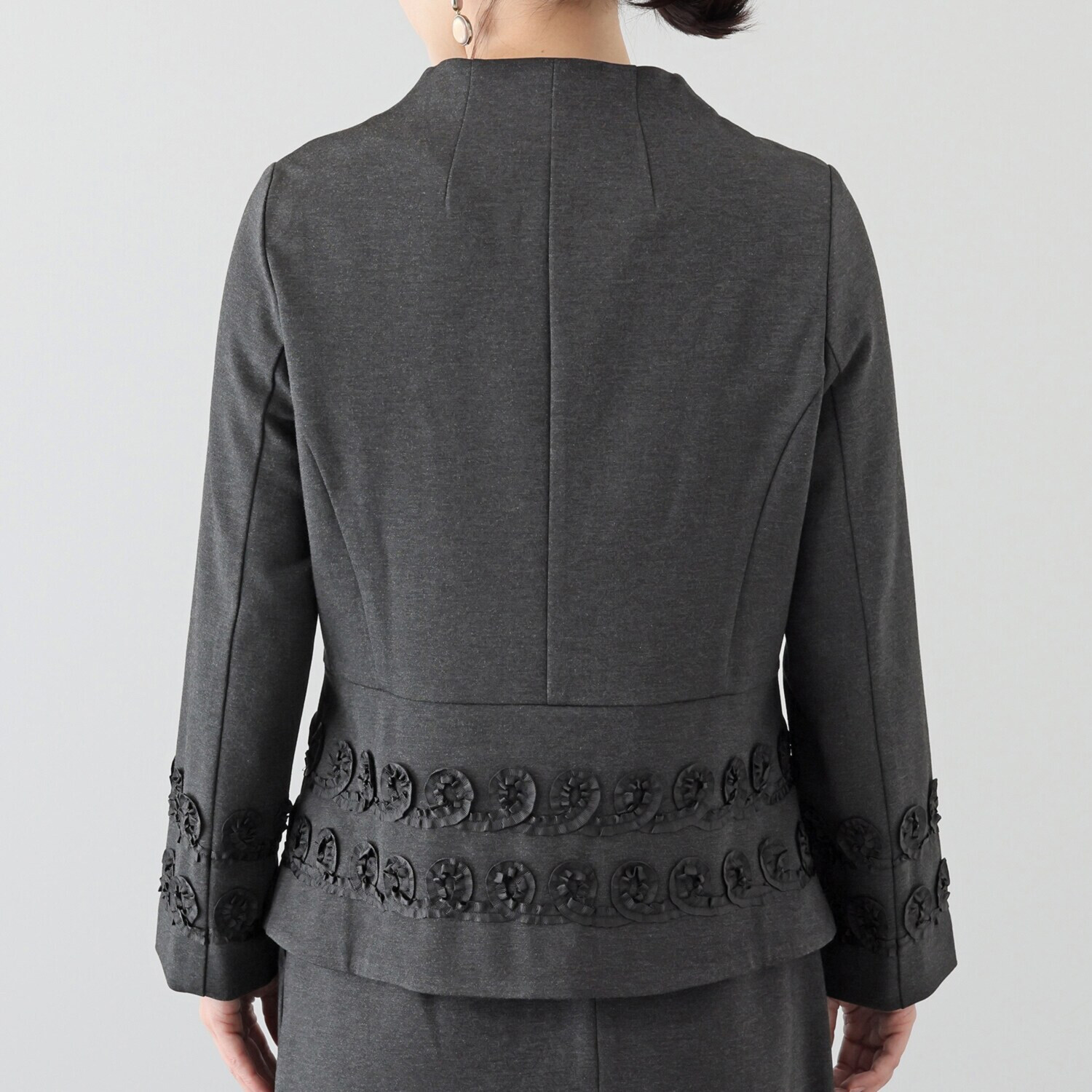 エムジェイアール　バイ マチコ　ジント　ロンドン リボン刺しゅうモティーフ ペプラム切替 ジャージージャケット