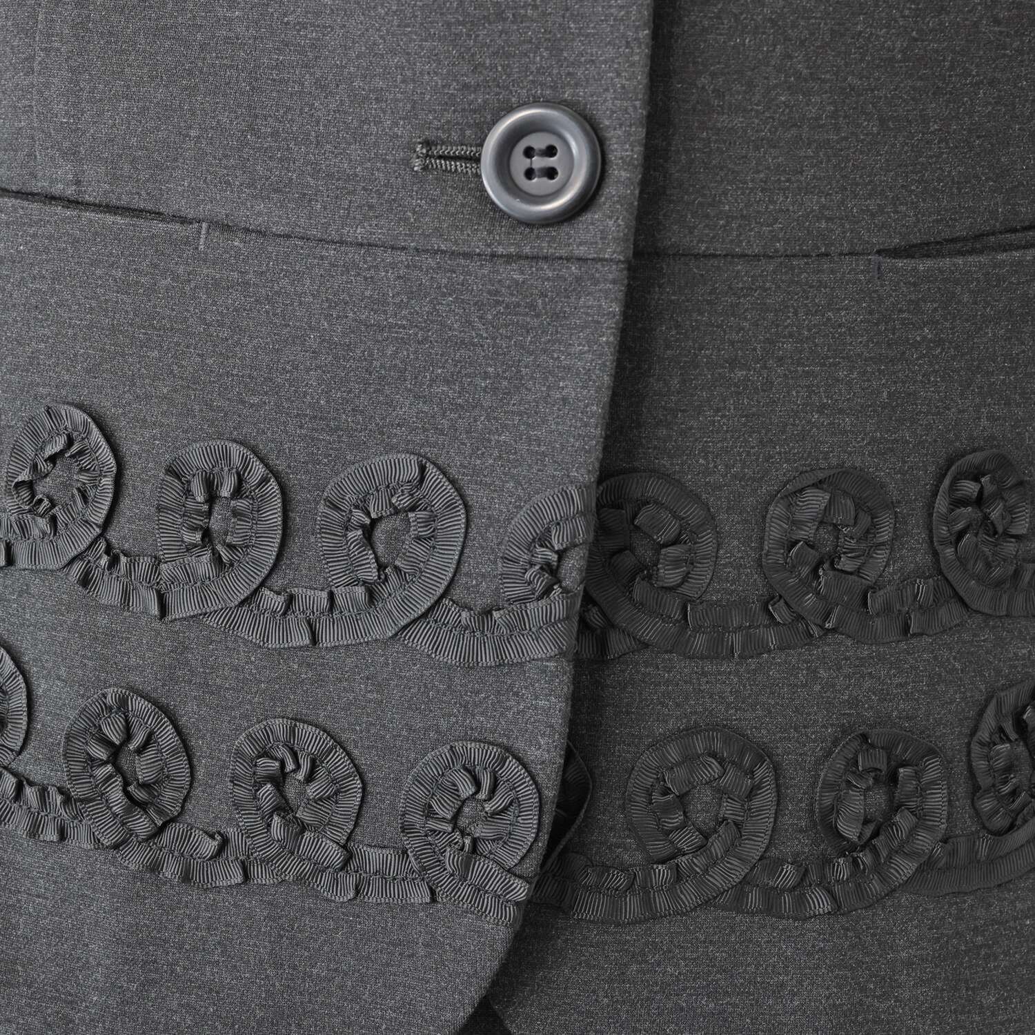 エムジェイアール　バイ マチコ　ジント　ロンドン リボン刺しゅうモティーフ ペプラム切替 ジャージージャケット