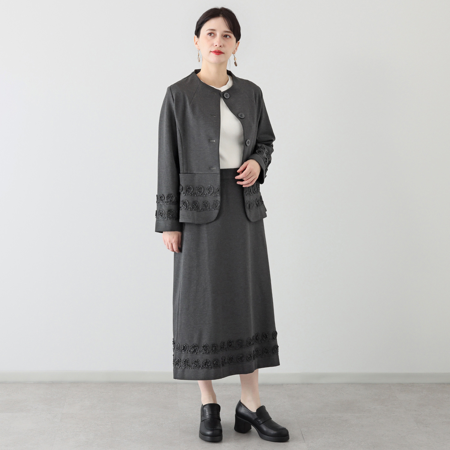 エムジェイアール　バイ マチコ　ジント　ロンドン リボン刺しゅうモティーフ ペプラム切替 ジャージージャケット