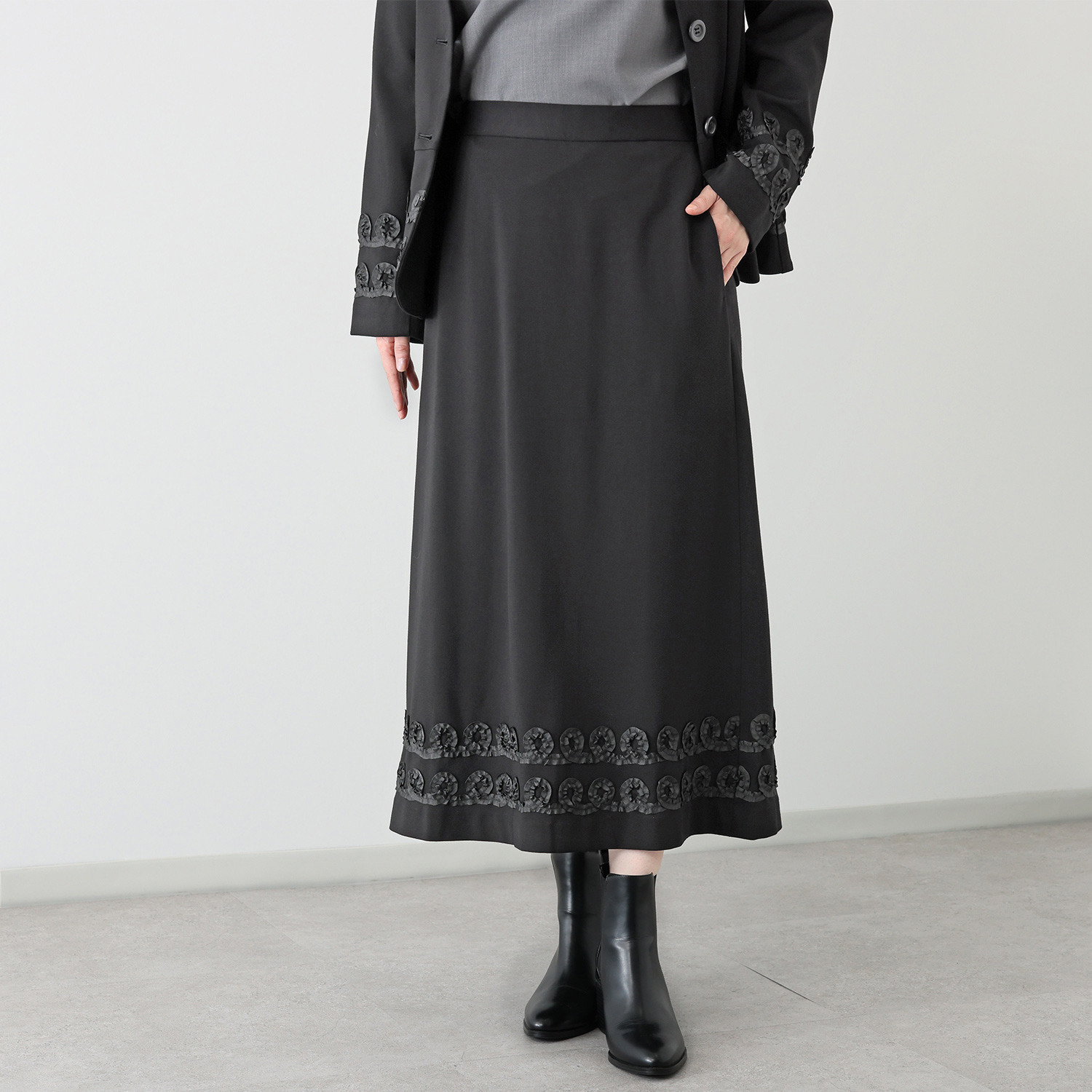 エムジェイアール　バイ マチコ　ジント　ロンドン リボン刺しゅうモティーフ Ａライン ジャージースカート