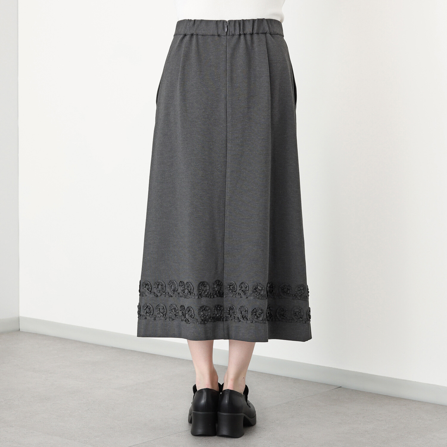 エムジェイアール　バイ マチコ　ジント　ロンドン リボン刺しゅうモティーフ Ａライン ジャージースカート