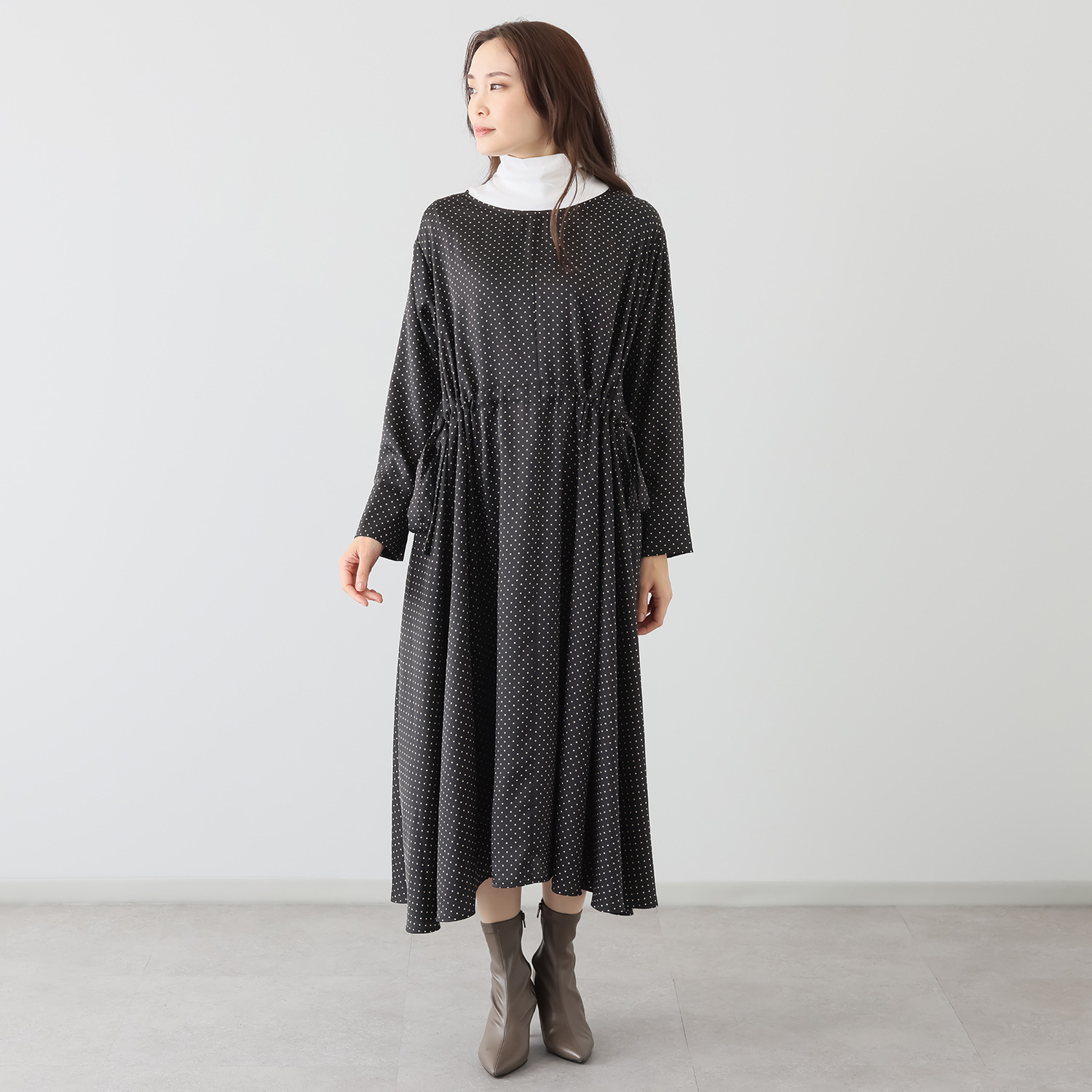 ヘ・エラ ドット柄 シルクタッチワンピース