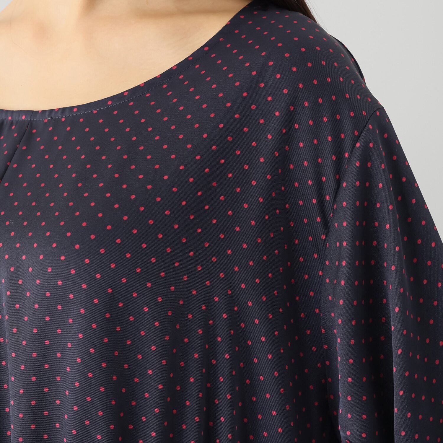 ヘ・エラ ドット柄 シルクタッチワンピース