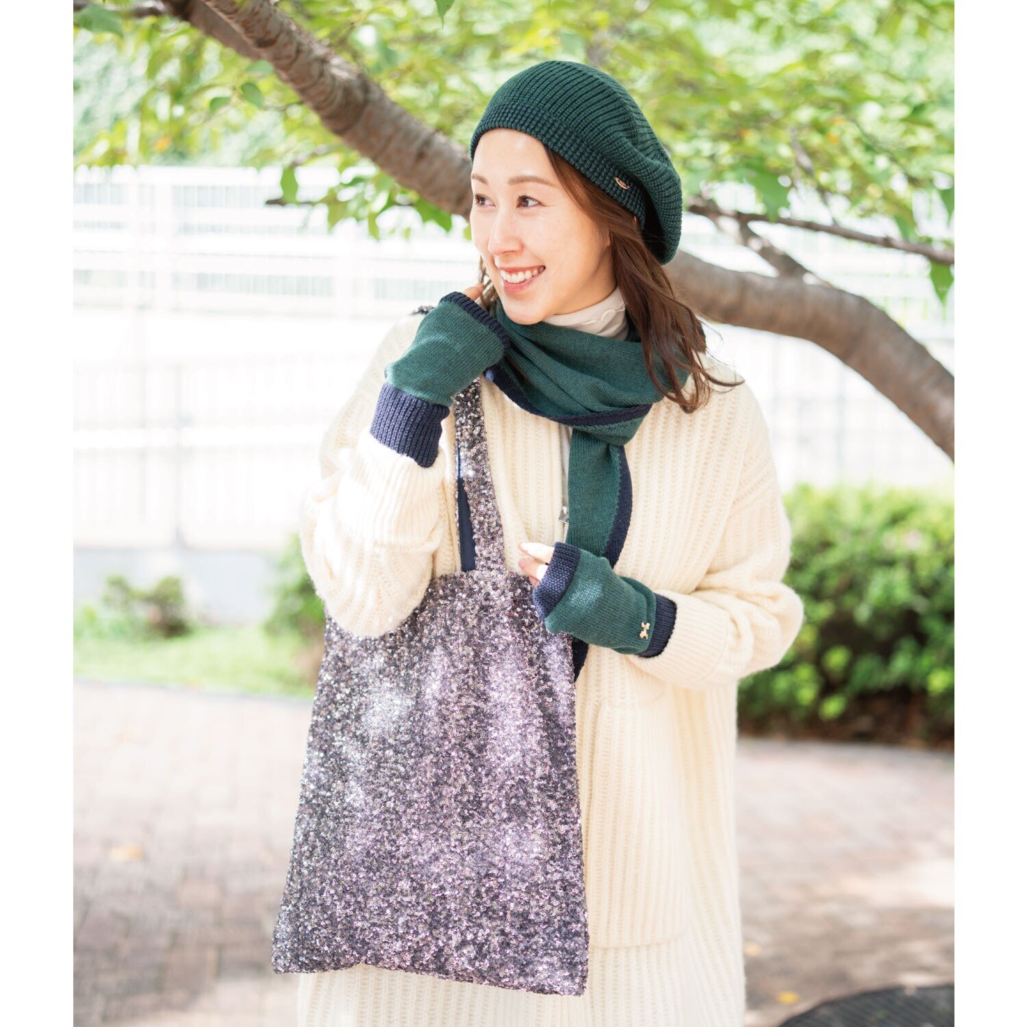 ヘ・エラ お出かけが楽しくなる！ スパンコール キラキラトートバッグ