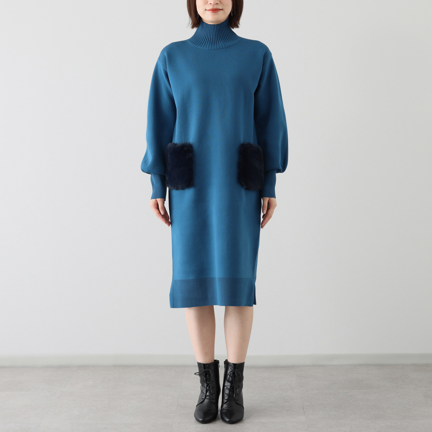 ボン・ブリコラージュ バイ　レイコ・ホウセンジ パリシックな フェイクファーポケット付 ニットワンピース