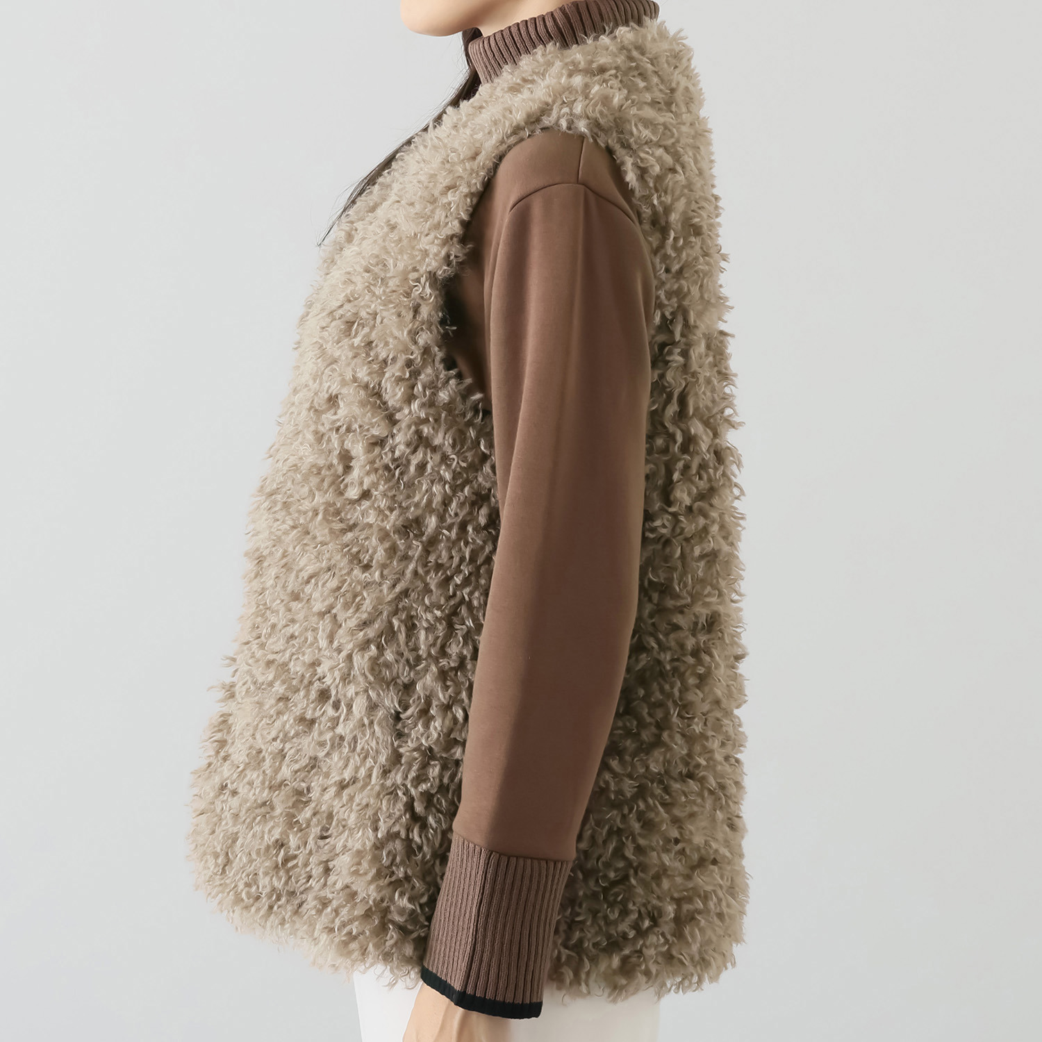 ゼラールスポーツ きれいめ艶やか カーリーフェイクファー ミディ丈ベスト