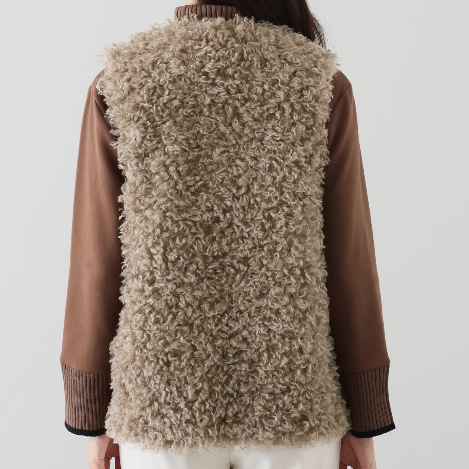 ゼラールスポーツ きれいめ艶やか カーリーフェイクファー ミディ丈ベスト