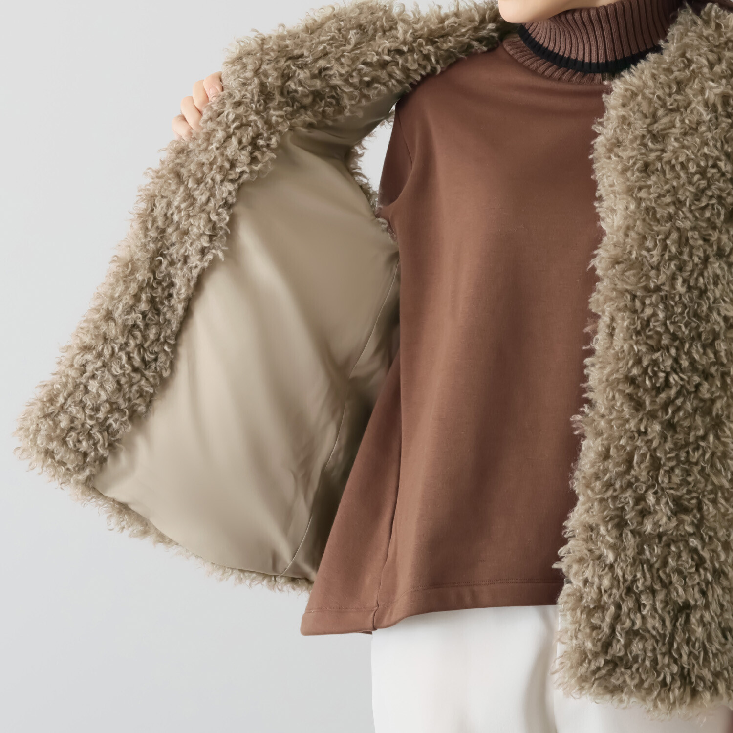 ゼラールスポーツ きれいめ艶やか カーリーフェイクファー ミディ丈ベスト