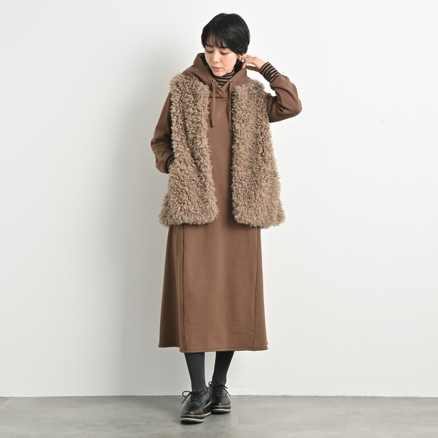 ゼラールスポーツ きれいめ艶やか カーリーフェイクファー ミディ丈ベスト