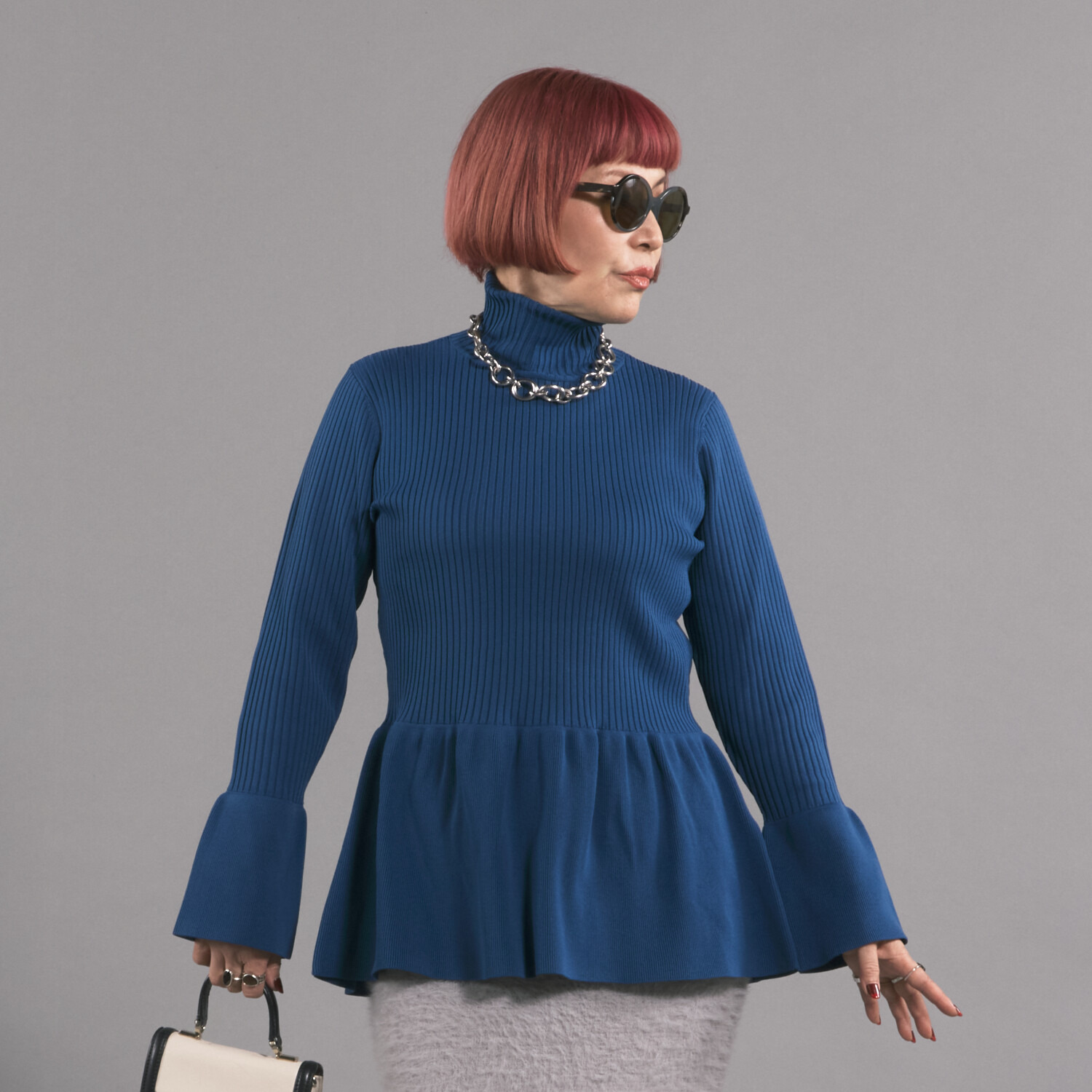 ボン・ブリコラージュ バイ　レイコ・ホウセンジ モードなペプラムの リブタートル デザインニット