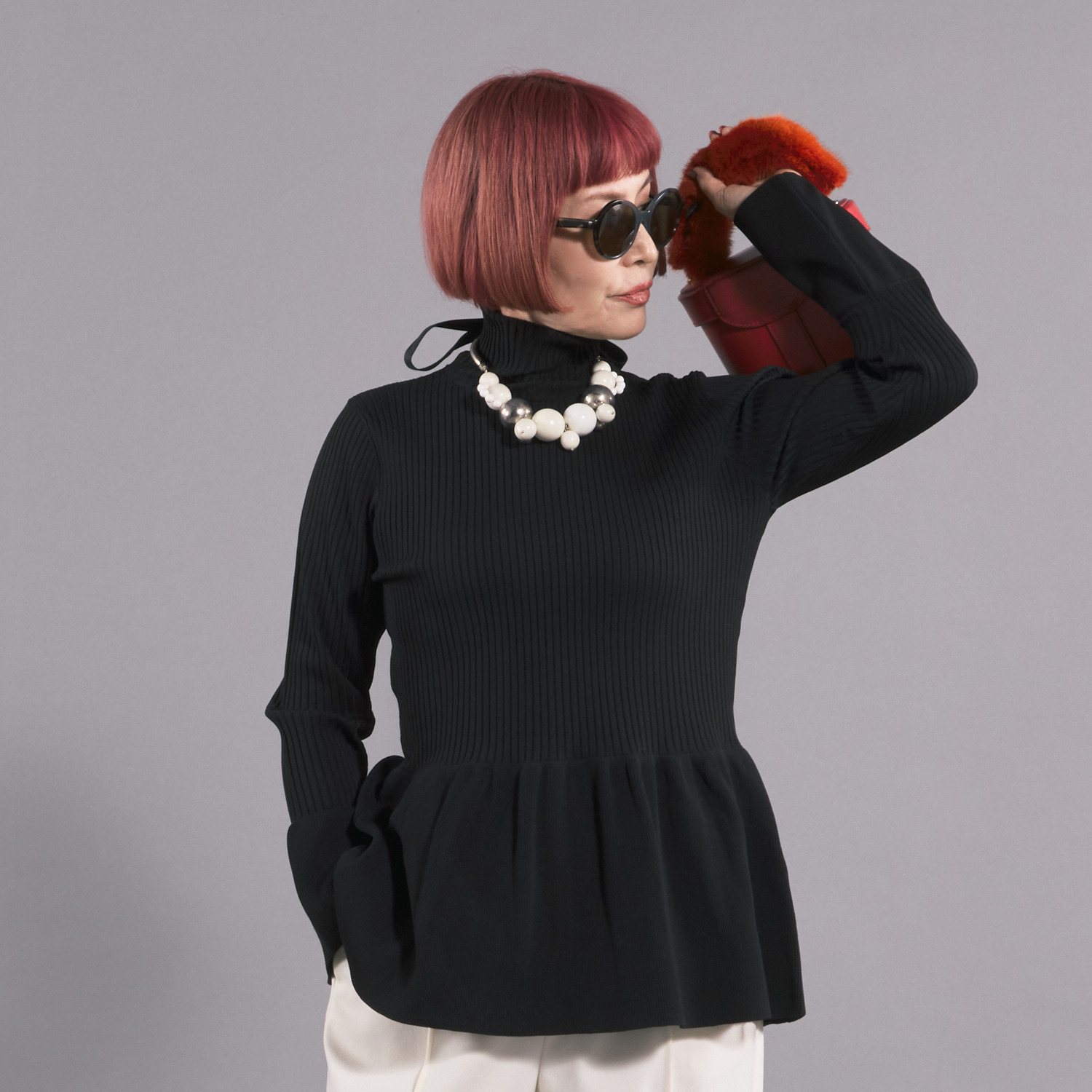 ボン・ブリコラージュ バイ　レイコ・ホウセンジ モードなペプラムの リブタートル デザインニット