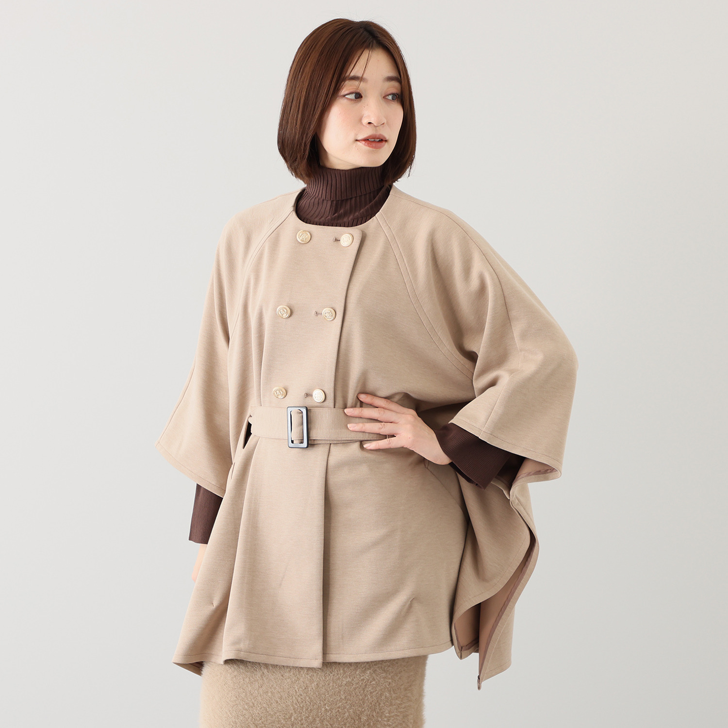 ボン・ブリコラージュ バイ　レイコ・ホウセンジ シックにライトにまとう マント風ショートコート