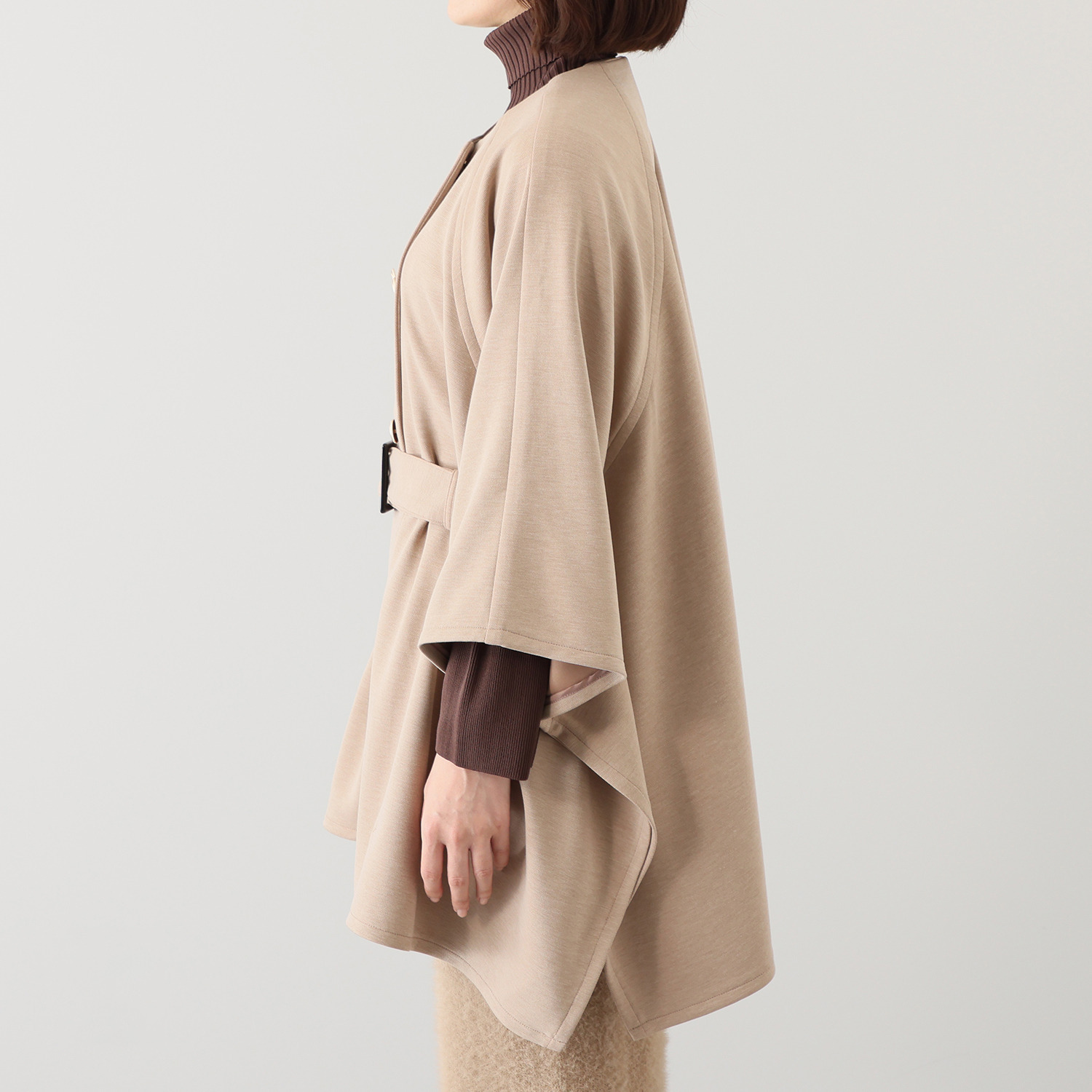 ボン・ブリコラージュ バイ　レイコ・ホウセンジ シックにライトにまとう マント風ショートコート