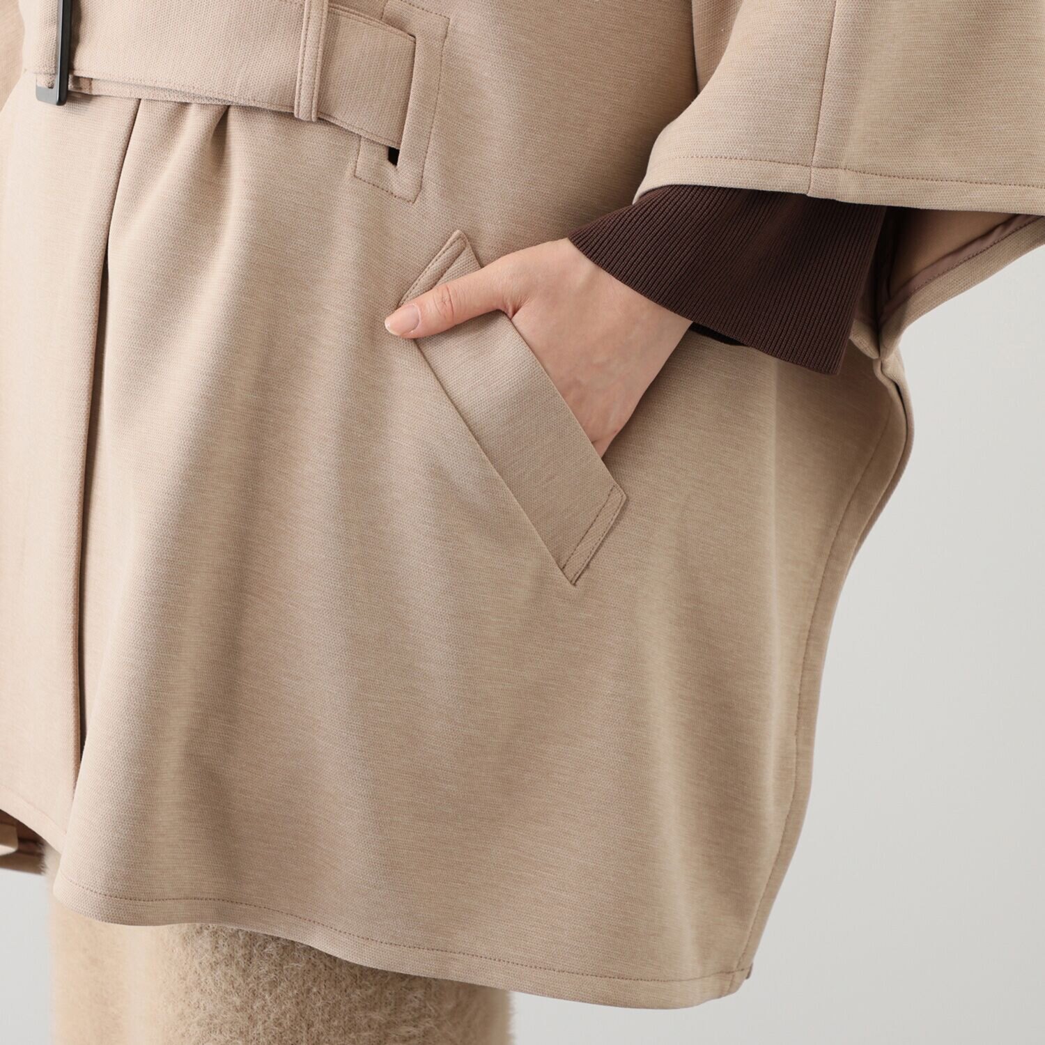 ボン・ブリコラージュ バイ　レイコ・ホウセンジ シックにライトにまとう マント風ショートコート