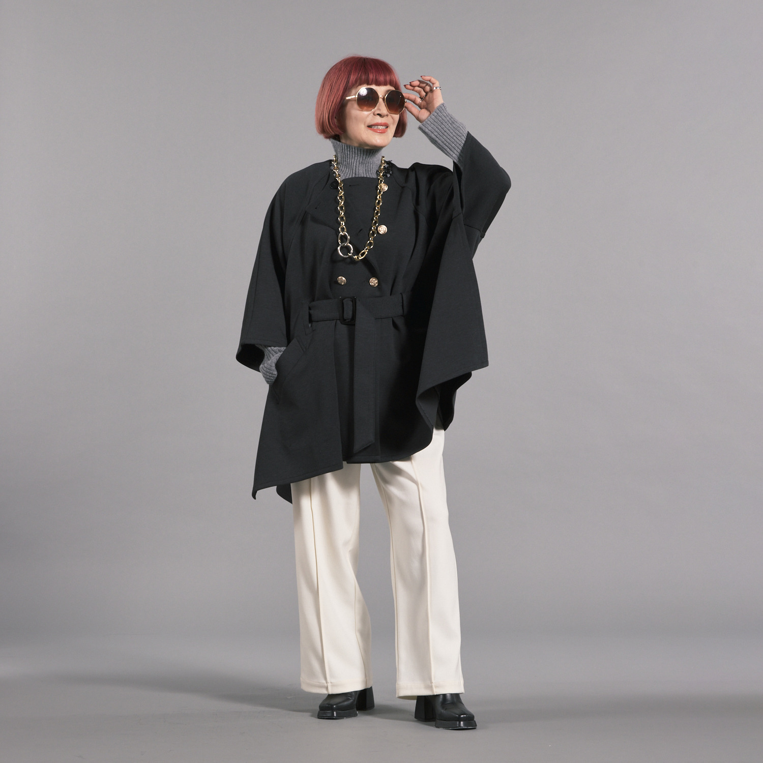 ボン・ブリコラージュ バイ　レイコ・ホウセンジ シックにライトにまとう マント風ショートコート