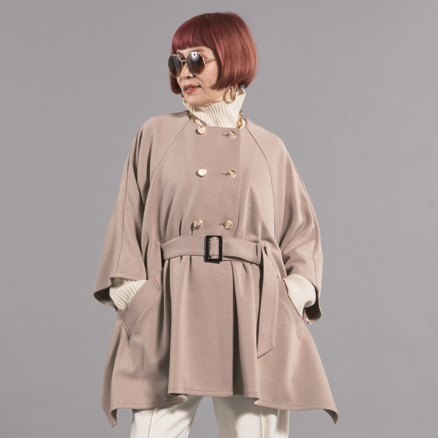 ボン・ブリコラージュ バイ　レイコ・ホウセンジ シックにライトにまとう マント風ショートコート