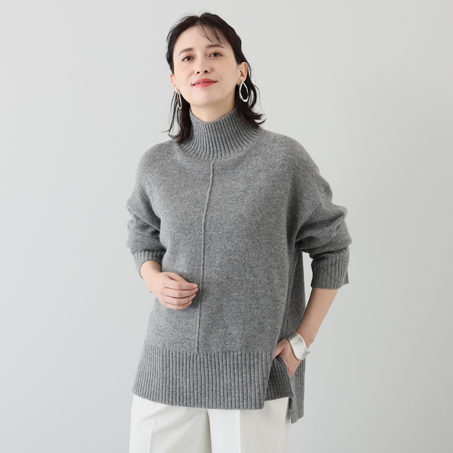 ボン・ブリコラージュ バイ　レイコ・ホウセンジ ラフでゆったり ストレートラインの タートルネック ニットプルオーバー