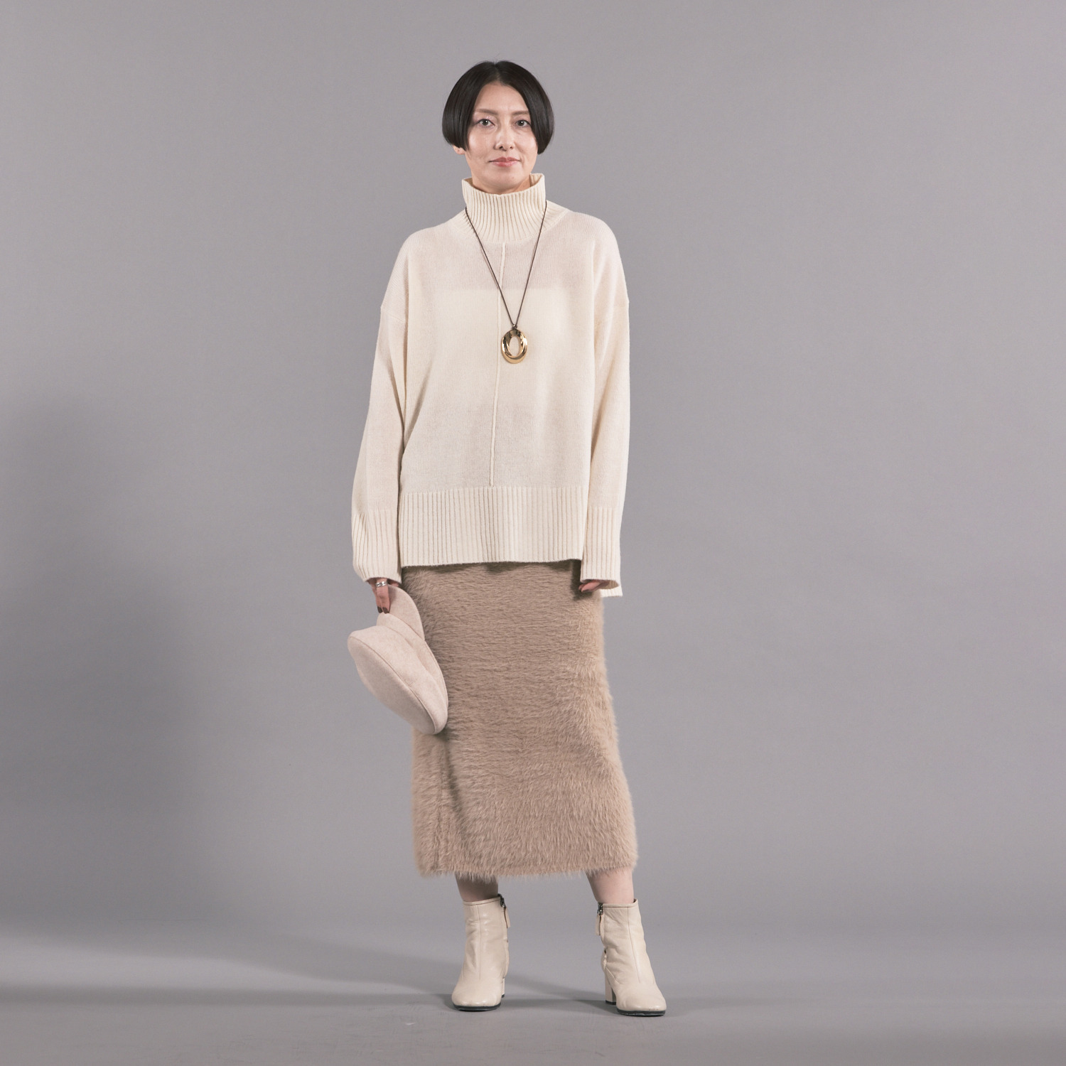 ボン・ブリコラージュ バイ　レイコ・ホウセンジ ラフでゆったり ストレートラインの タートルネック ニットプルオーバー