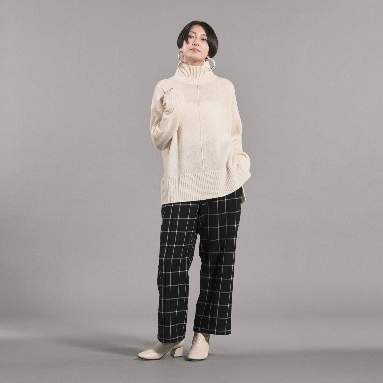 ボン・ブリコラージュ バイ　レイコ・ホウセンジ ラフでゆったり ストレートラインの タートルネック ニットプルオーバー