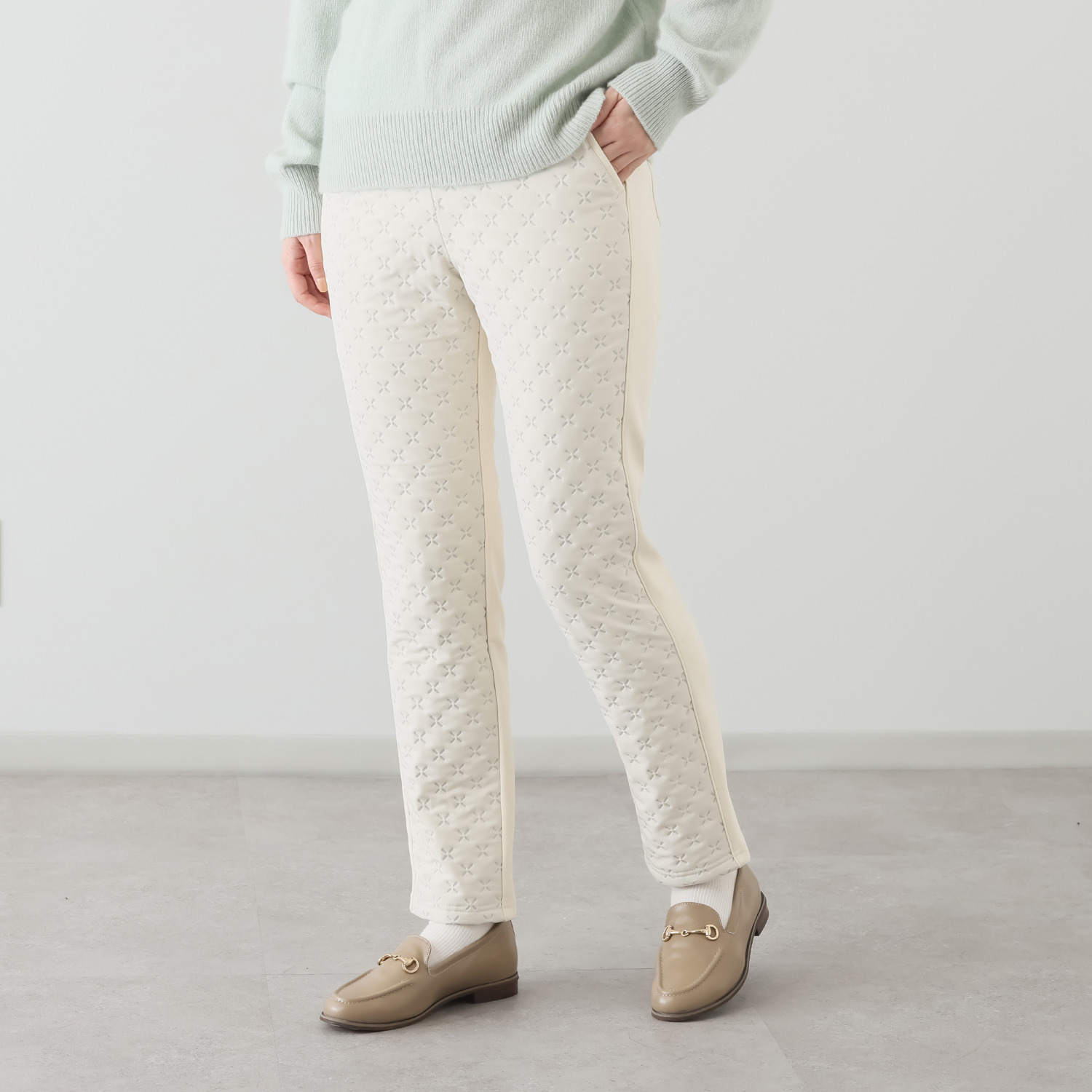 アトリエール 蓄熱保温 マジカルダウン（Ｒ） 裏フリース スリムストレートパンツ