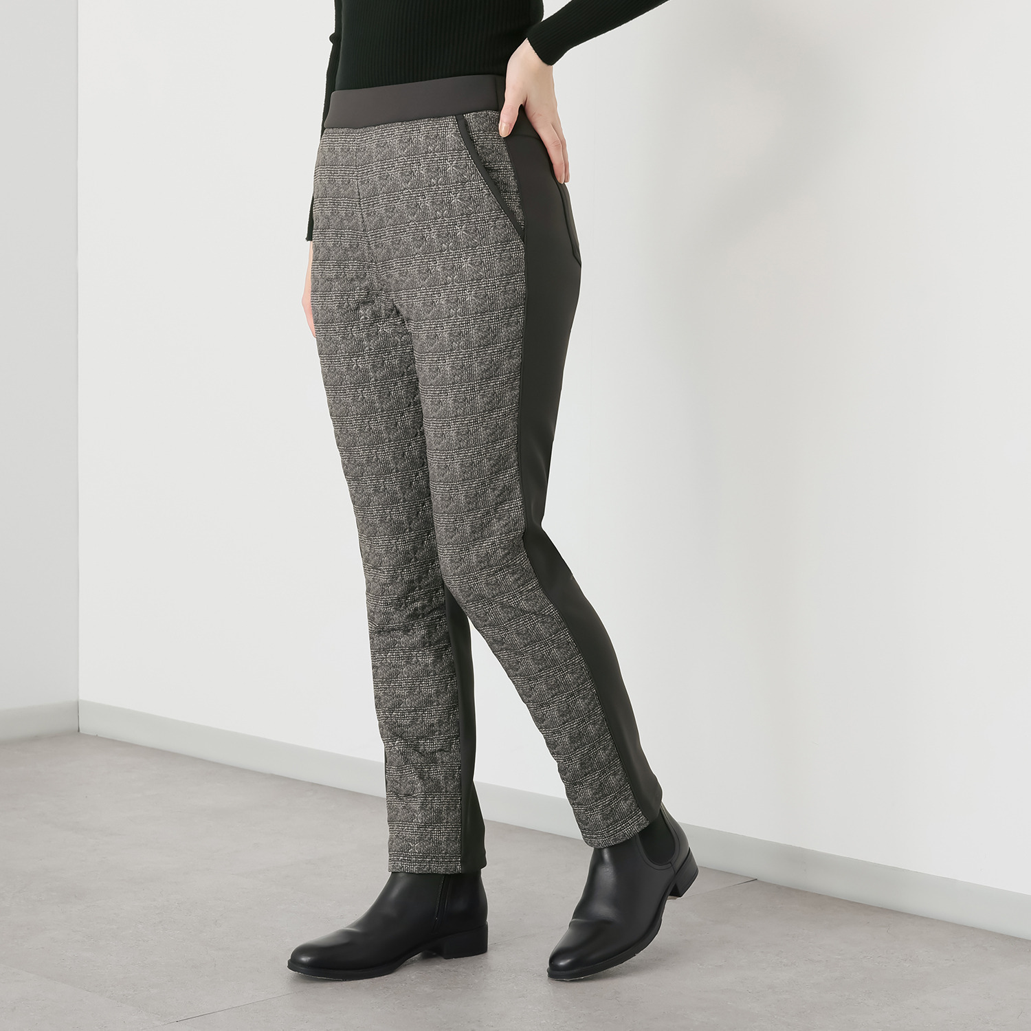 アトリエール 蓄熱保温 マジカルダウン（Ｒ） 裏フリース スリムストレートパンツ